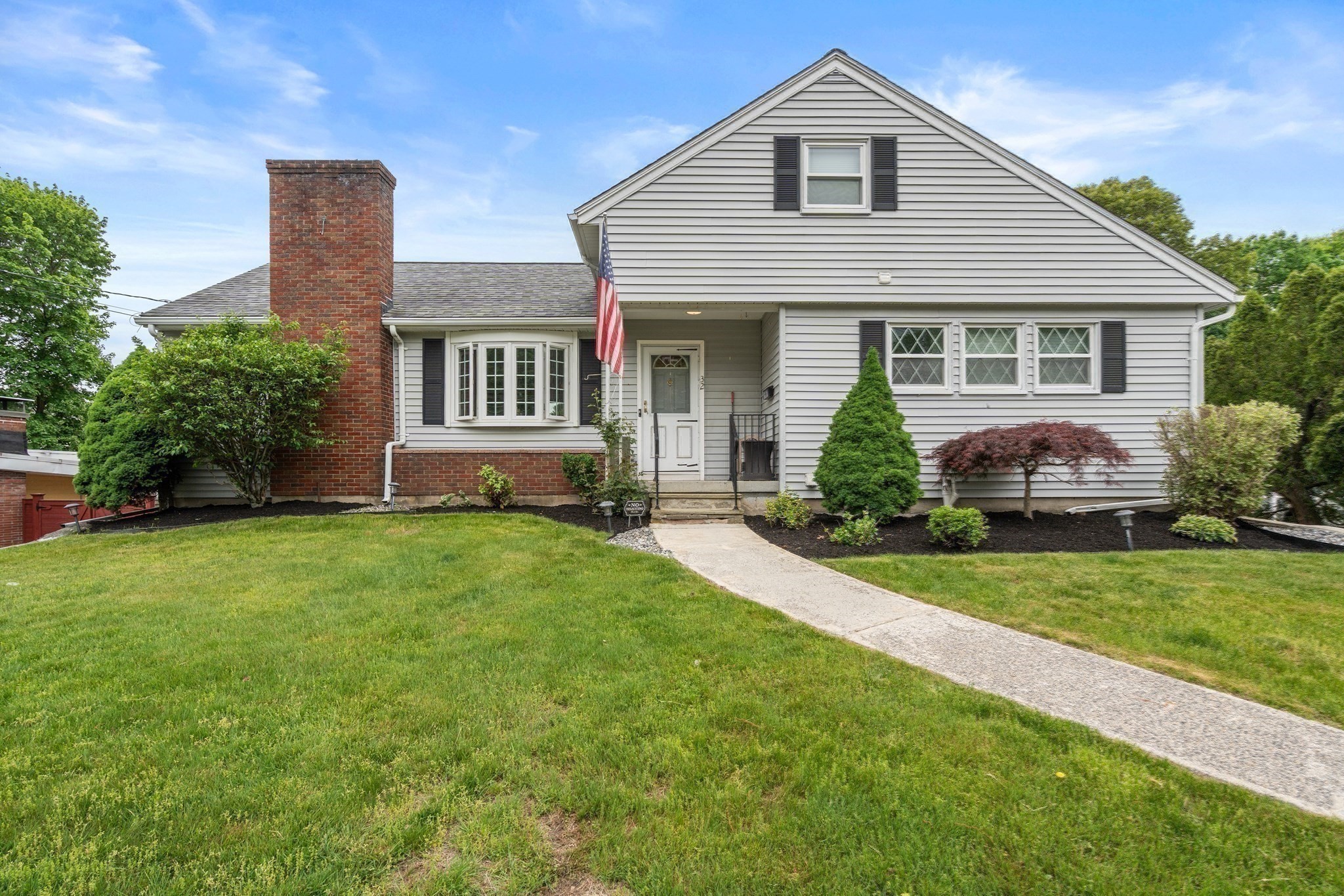 32 Oak St, Stoneham, MA 02180