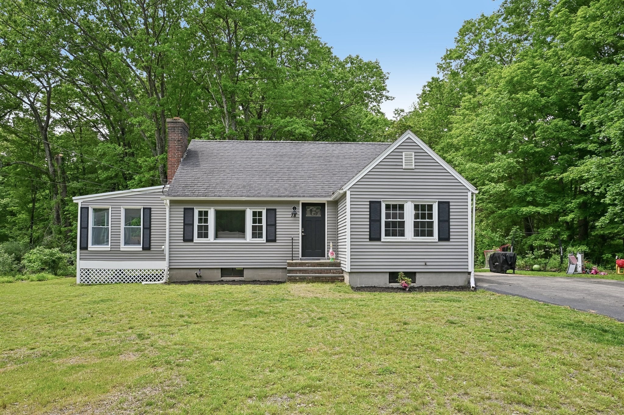 18 Carleton Rd, Leicester, MA 01542