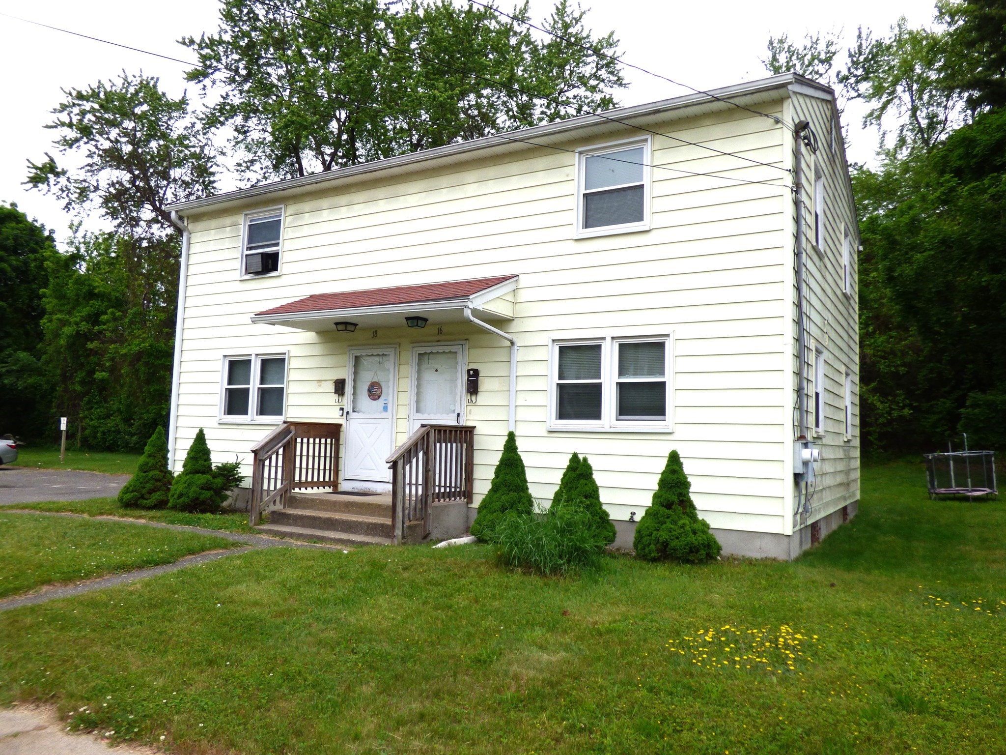 16 Daniel St, Springfield, MA 01151