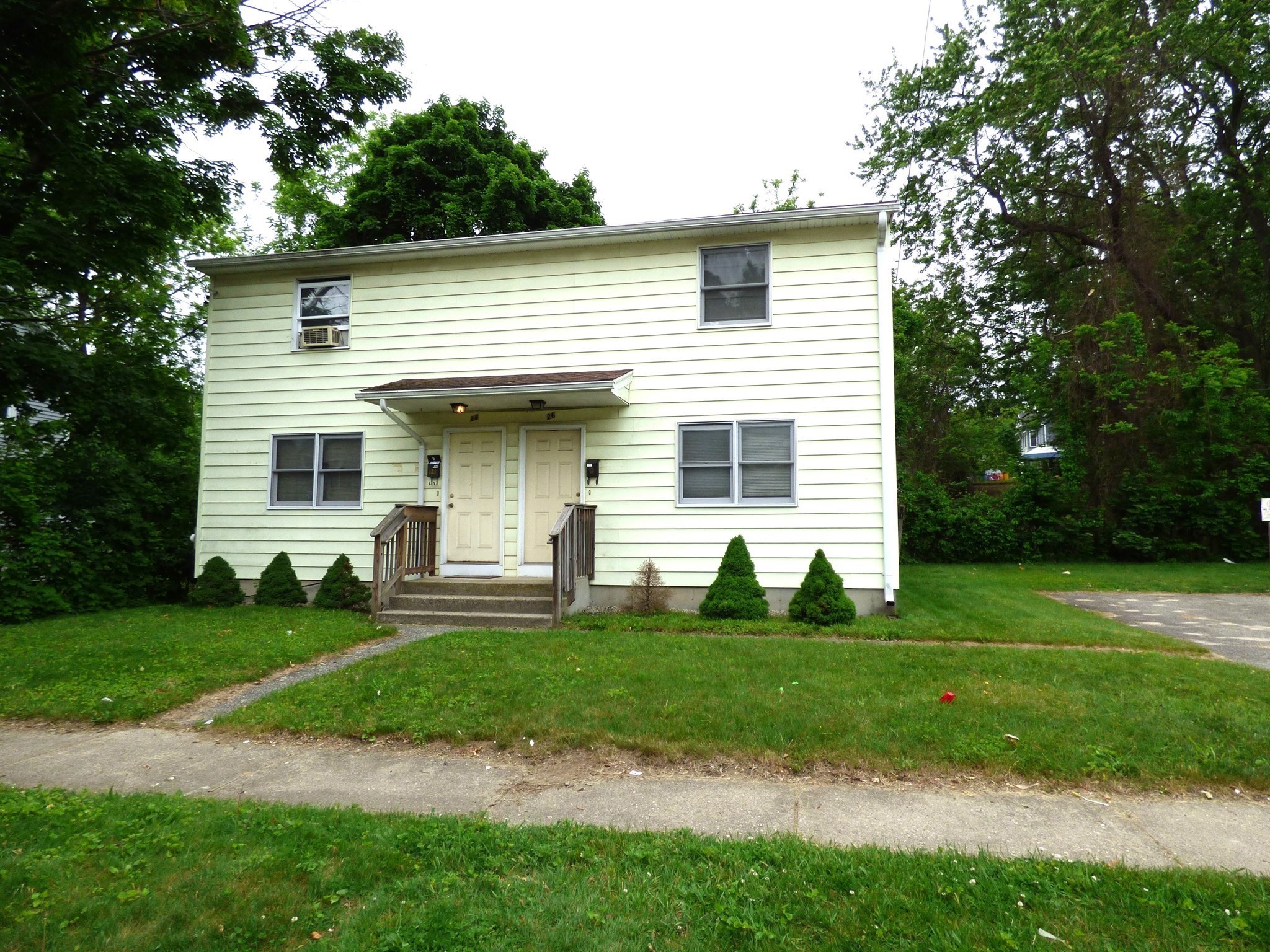 26 Daniel St, Springfield, MA 01151