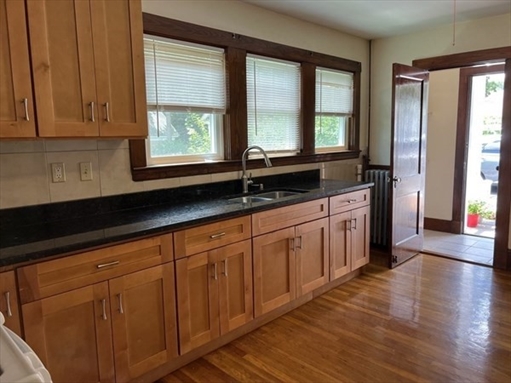 277 Lexington Street, Apt 1/F