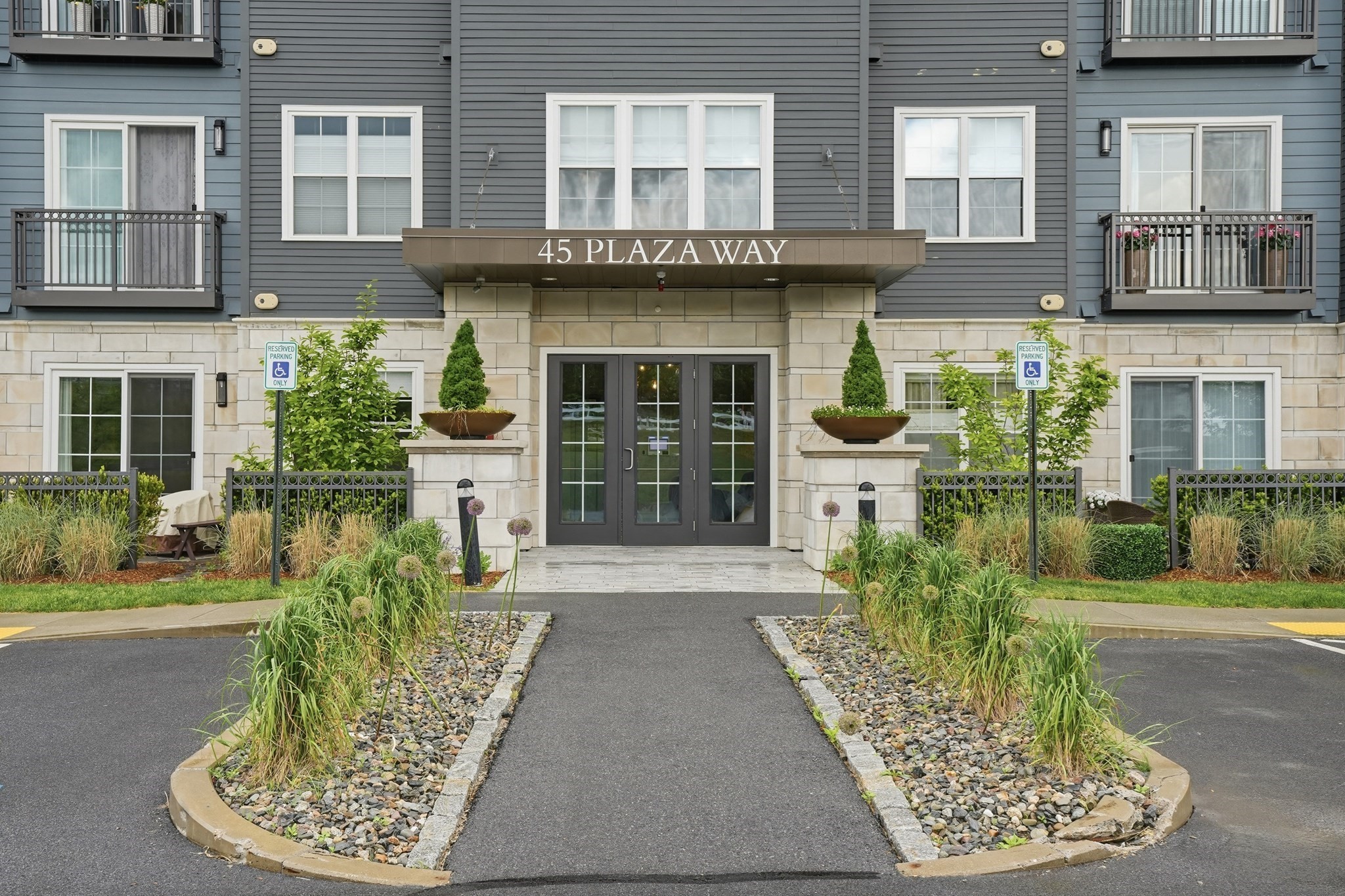 45 Plaza Way Unit 208, Plymouth, MA 02360
