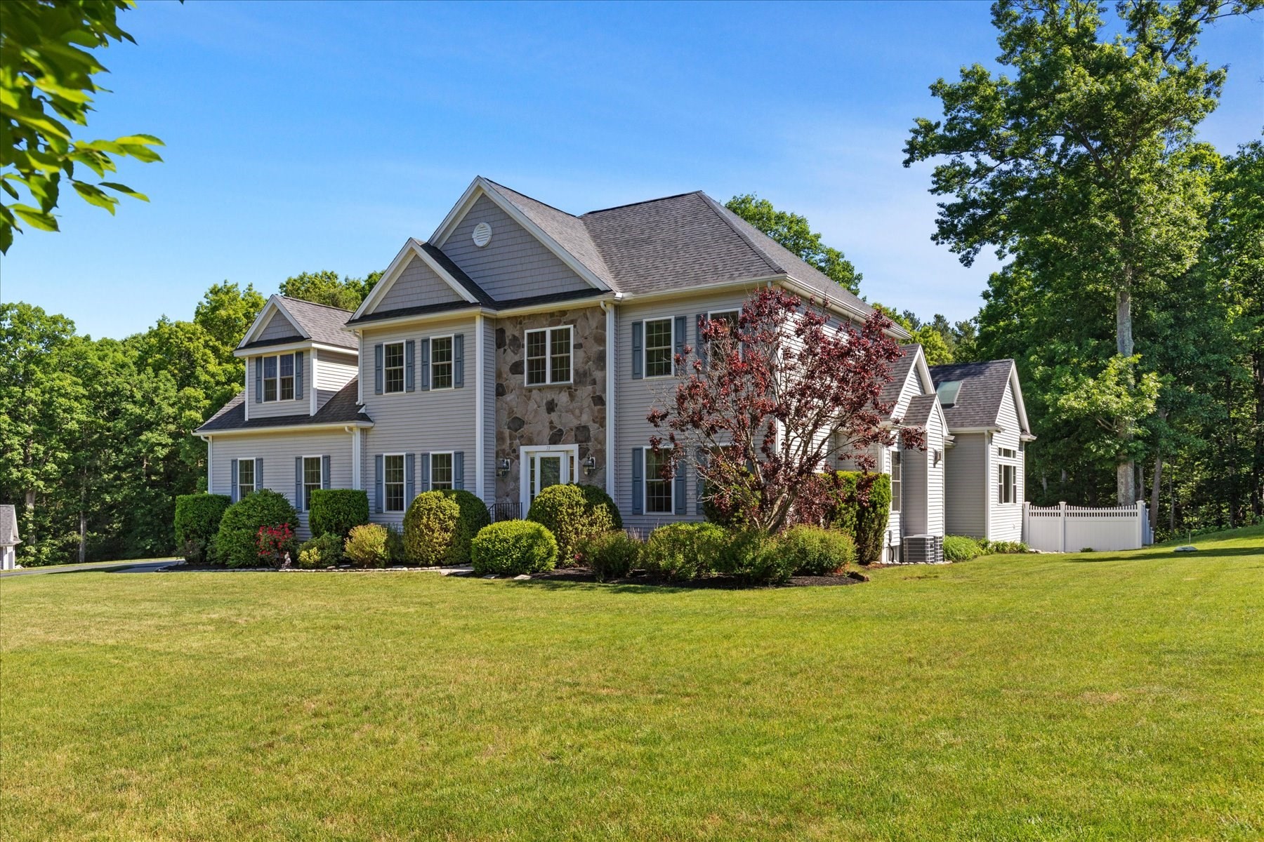 71 Silver Fox Rd, Franklin, MA 02038