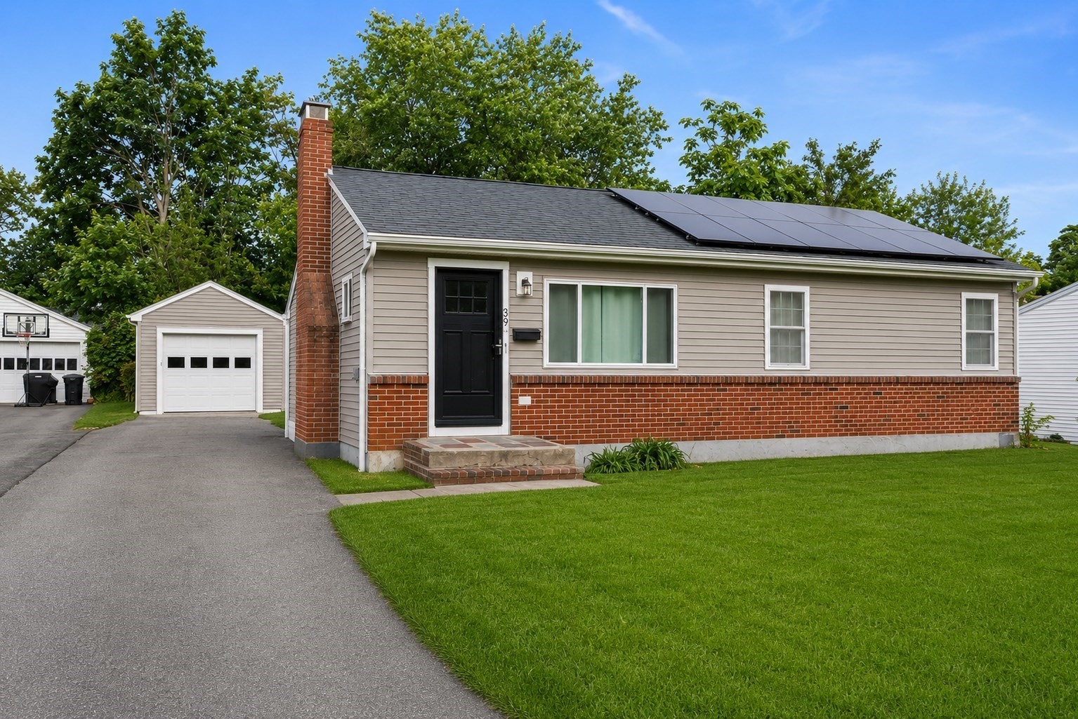 39 Woodard Ave, Brockton, MA 02301