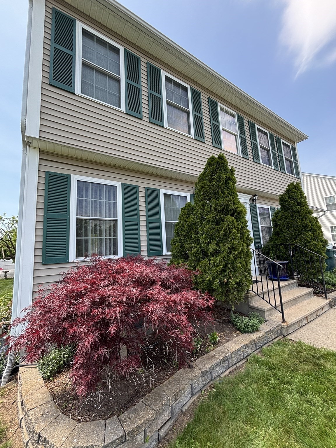 266 Christopher Dr, Springfield, MA 01129