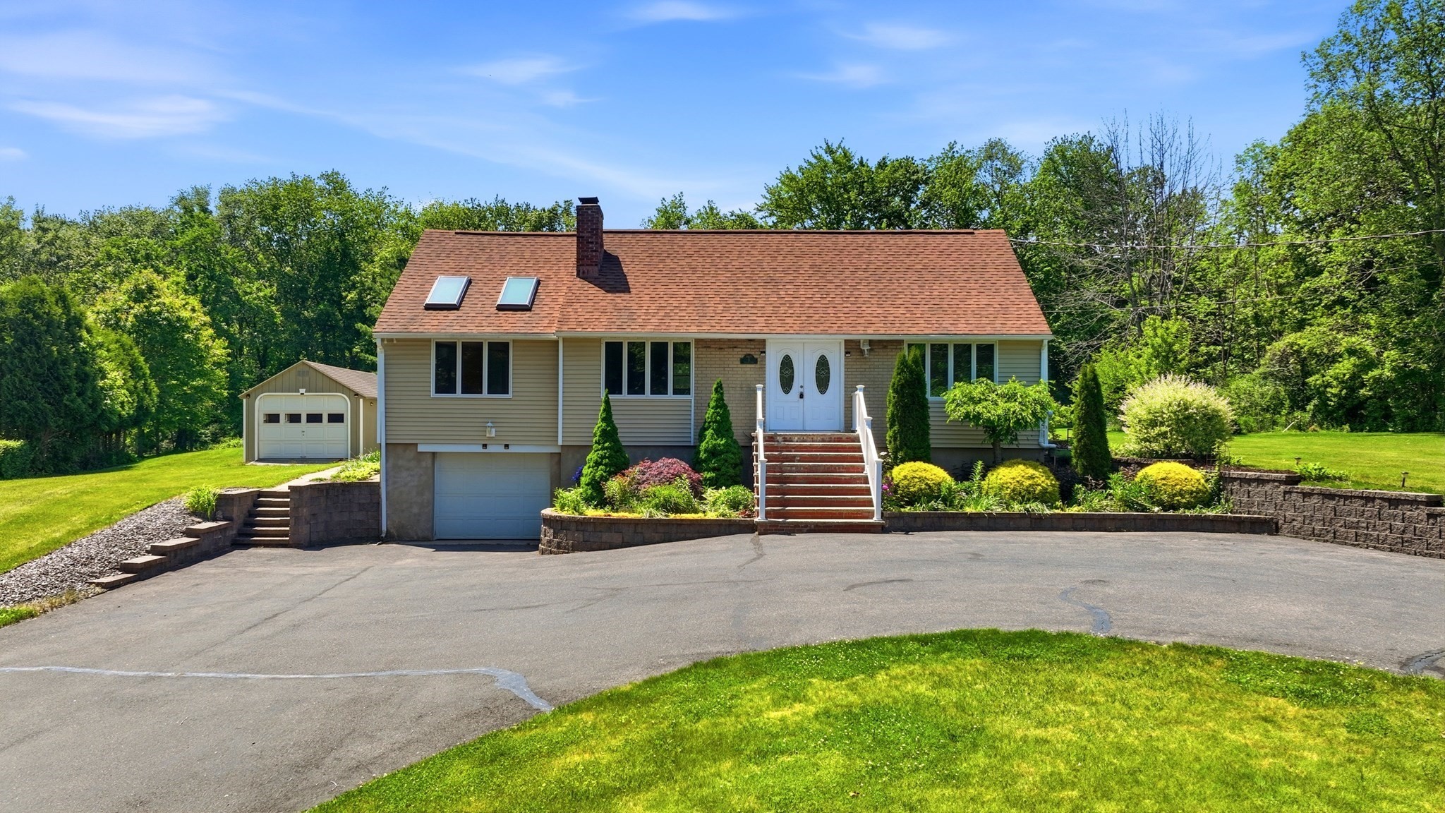 5 Hollow Rd, Wilbraham, MA 01095