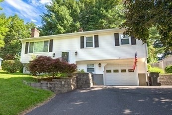 27 Country Club Dr, Westfield, MA 01085