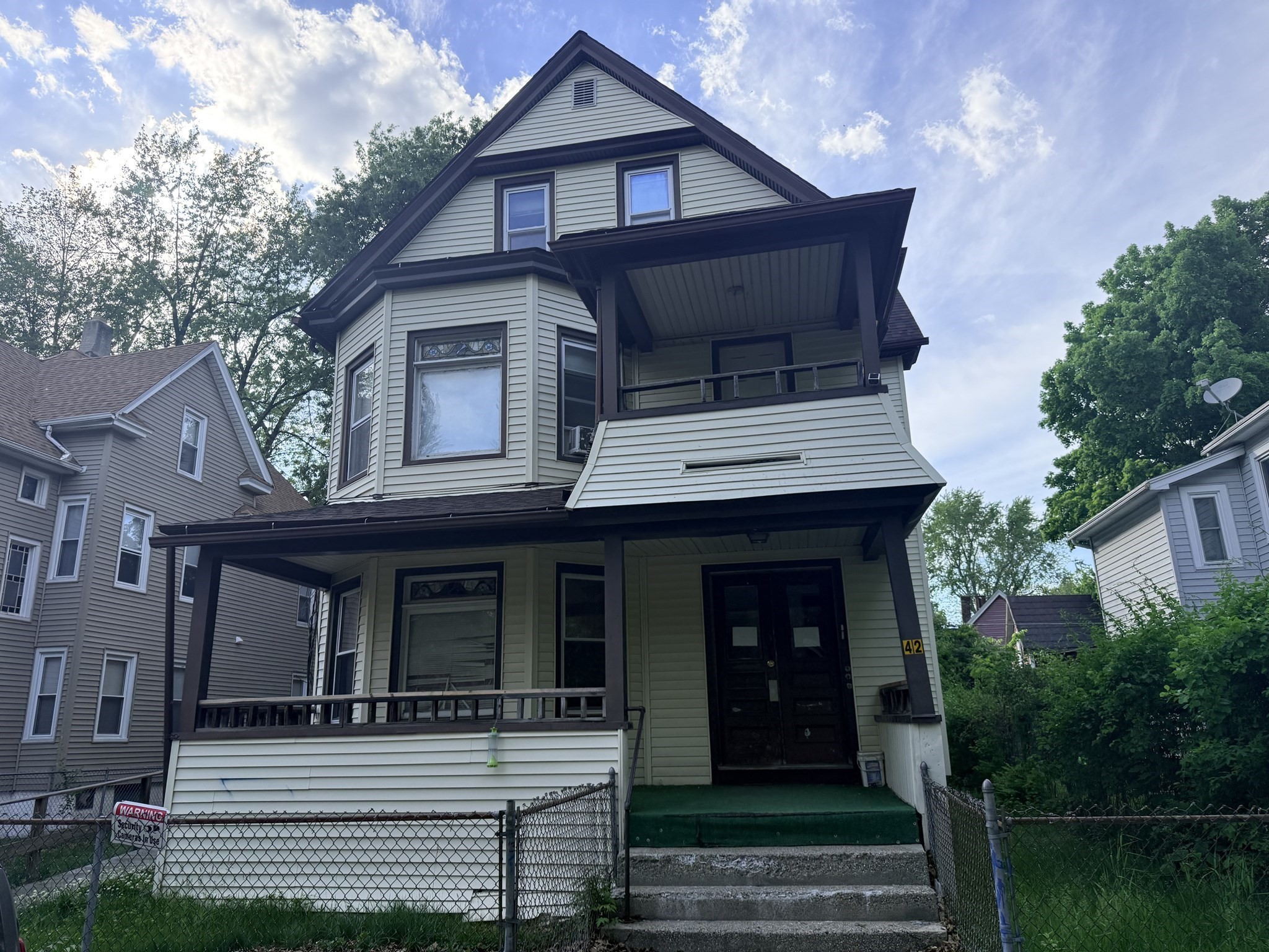 42 Hall St, Springfield, MA 01108