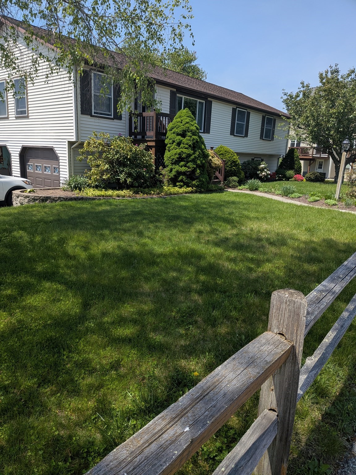4 Eastern Ave, Webster, MA 01570
