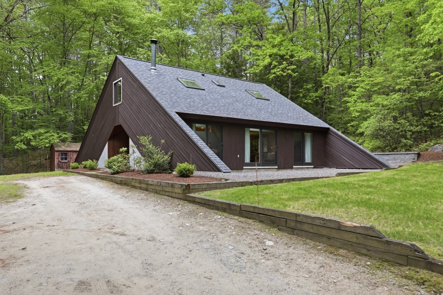 39 Hog Hill Road, Pepperell, MA 01463