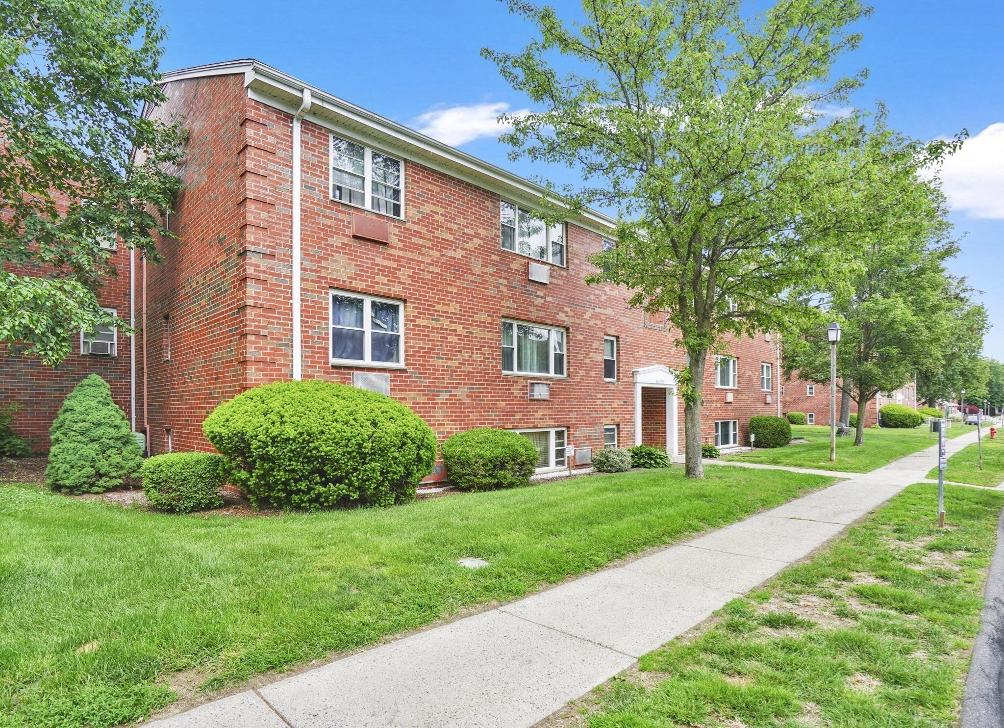 272 Regency Park Dr Unit 272, Agawam, MA 01001