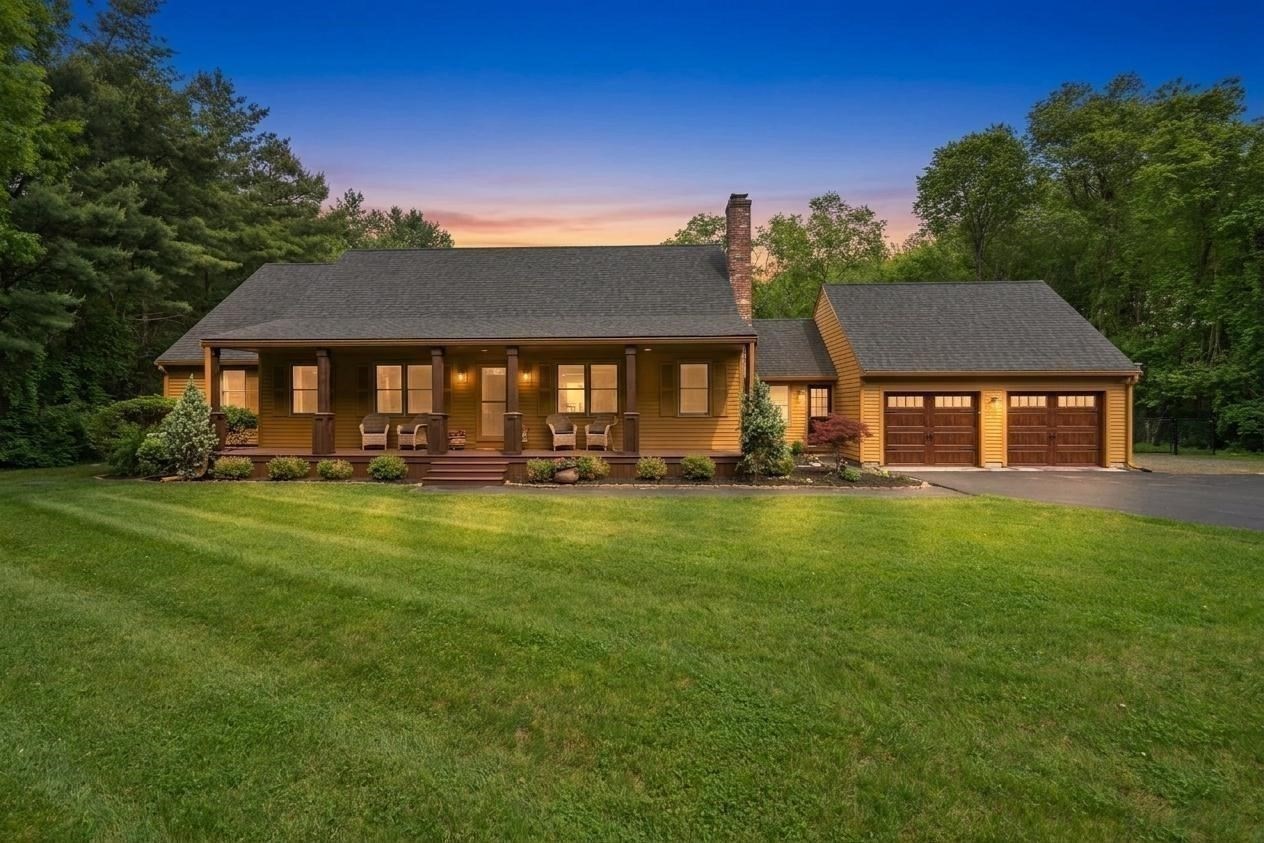 17 Leonard St, Lakeville, MA 02347
