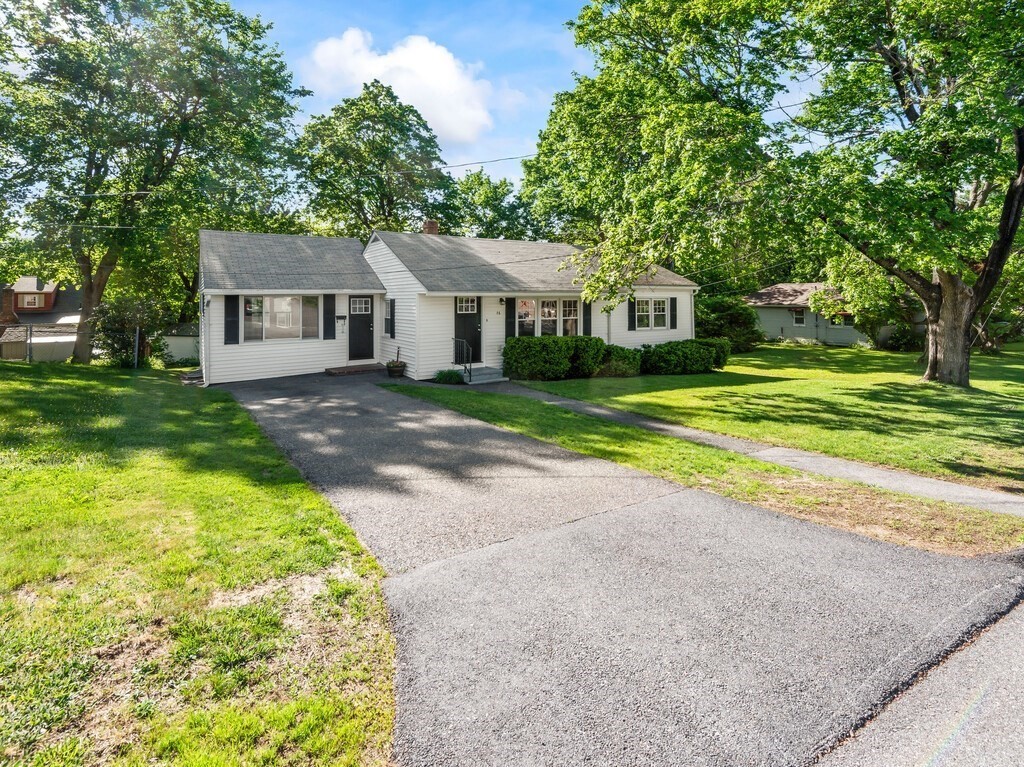 76 Robillard St, Gardner, MA 01440