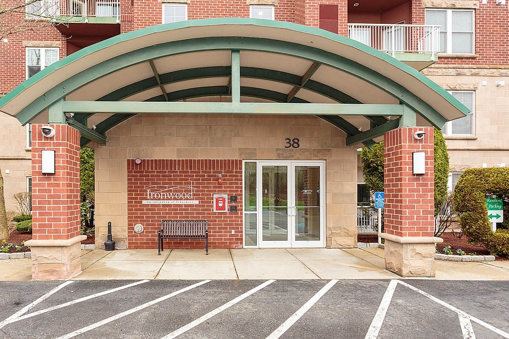 38 Village Rd Unit 103, Middleton, MA 01949
