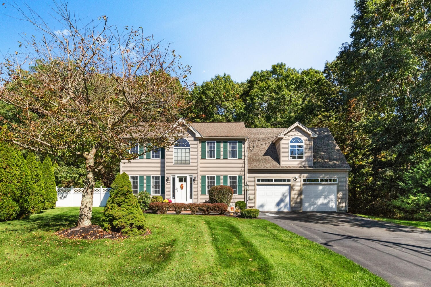 104 Ridgewood Dr, Taunton, MA 02780