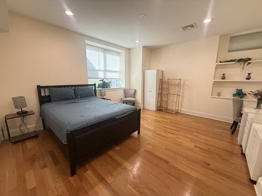 40 Naples, Apt B