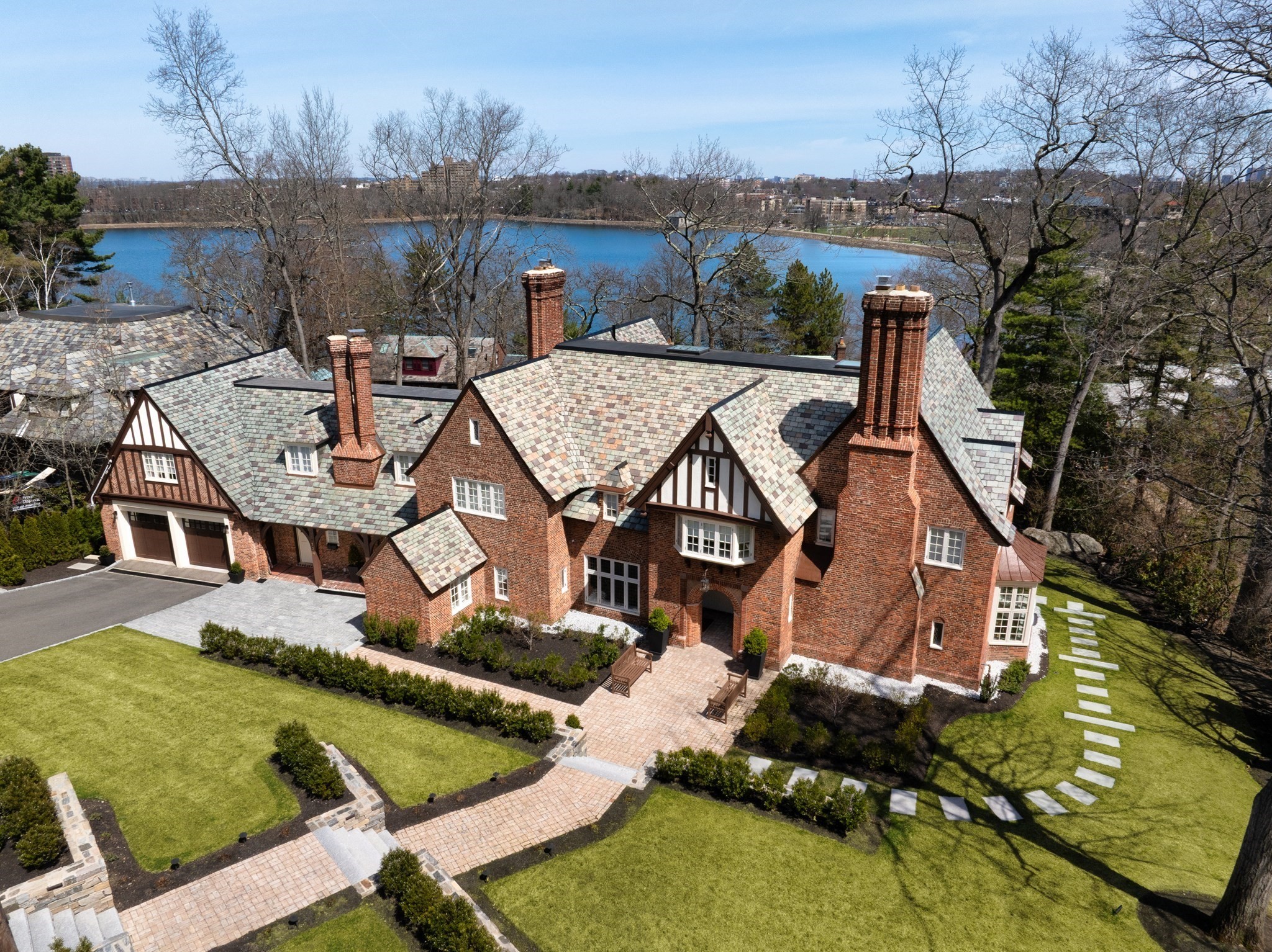 124 Chestnut Hill Rd, Newton, MA 02467