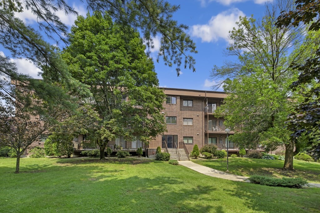 7 Ledgewood Way Unit 4, Peabody, MA 01960