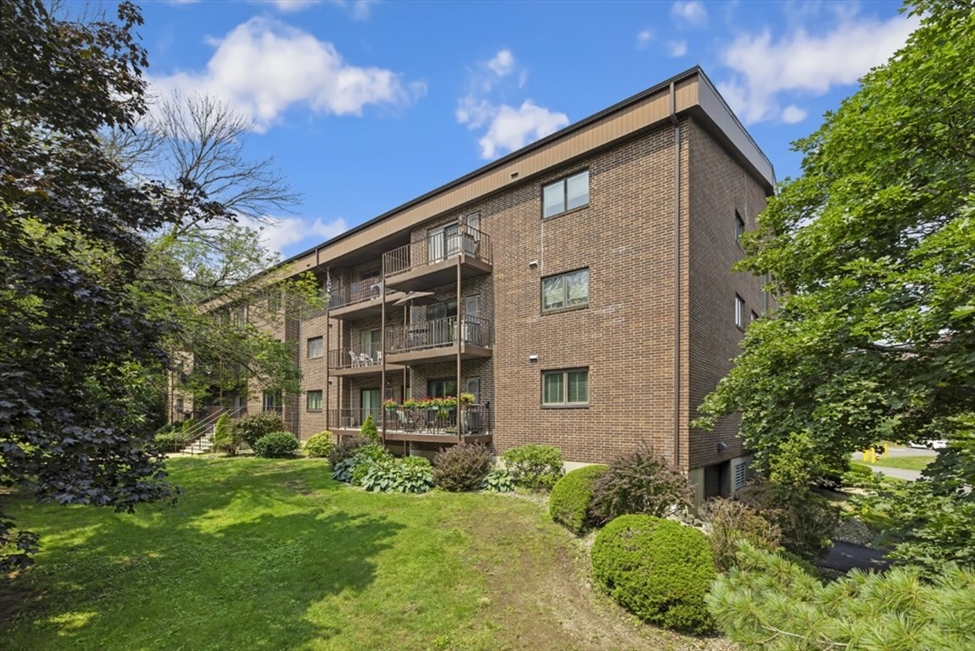 7 Ledgewood Way, Peabody, MA Image 4