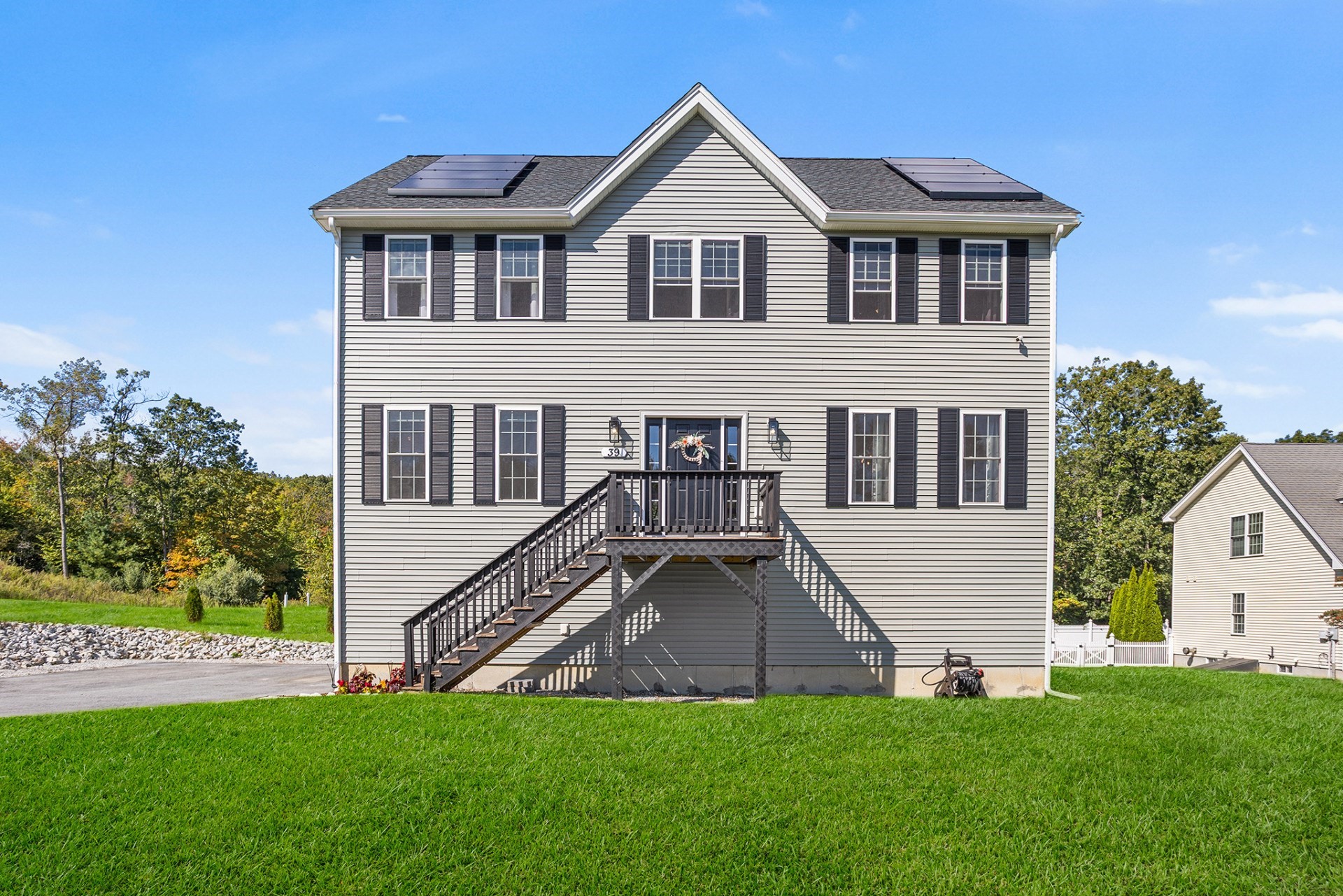 39 Hycrest Rd, Charlton, MA 01507