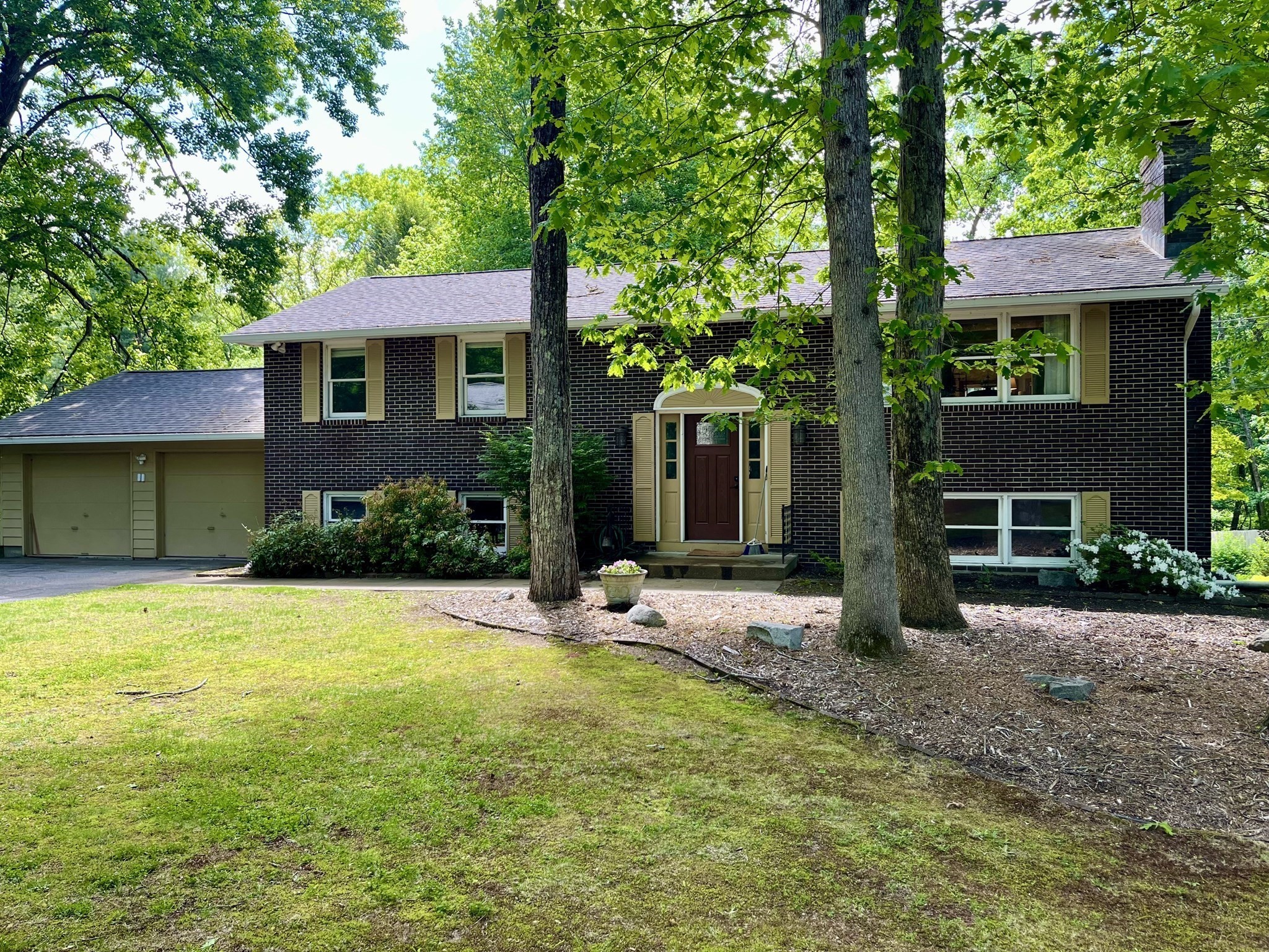 866 Burts Pit Rd, Northampton, MA 01062