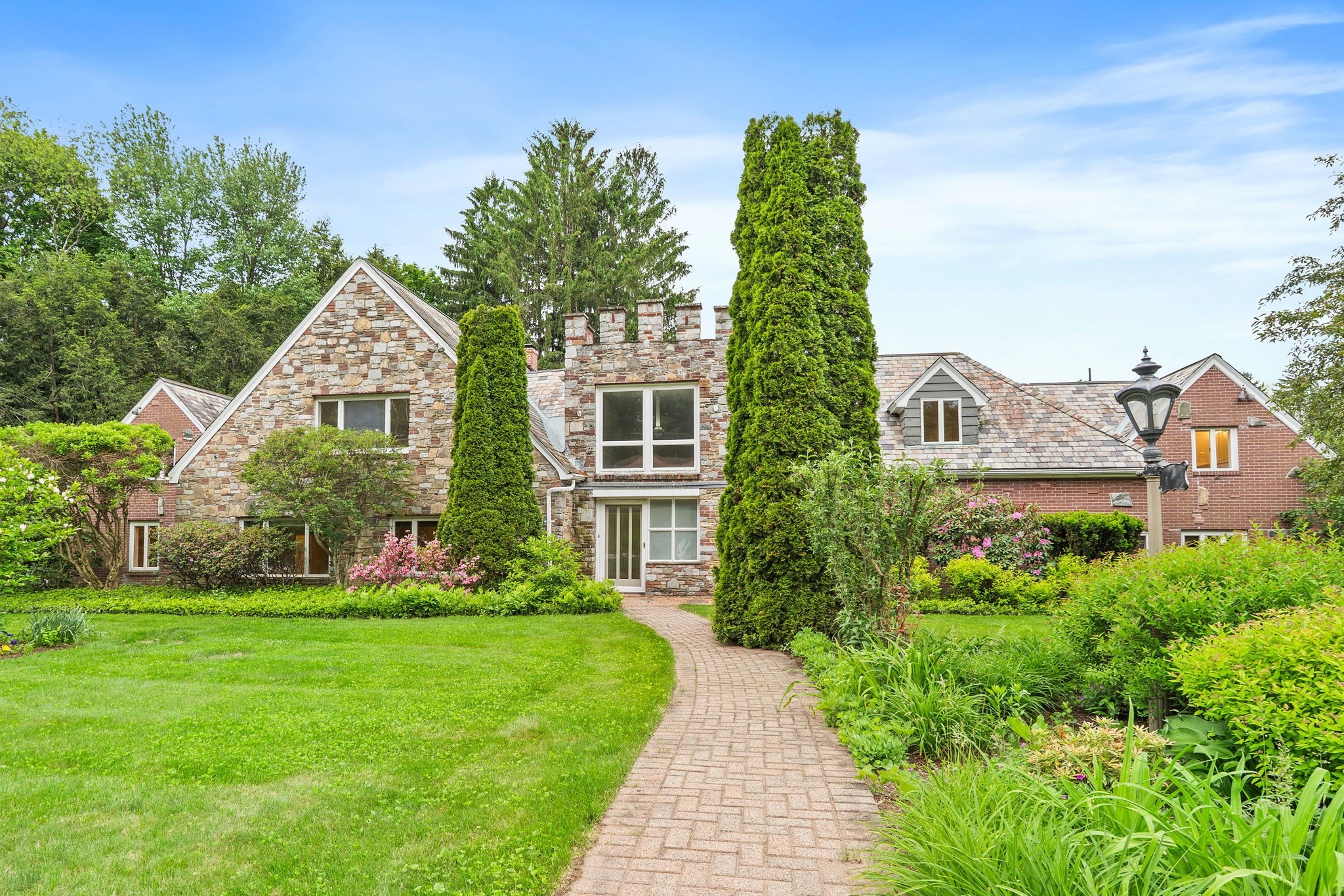 1 Knollwood Dr, Worcester, MA 01609