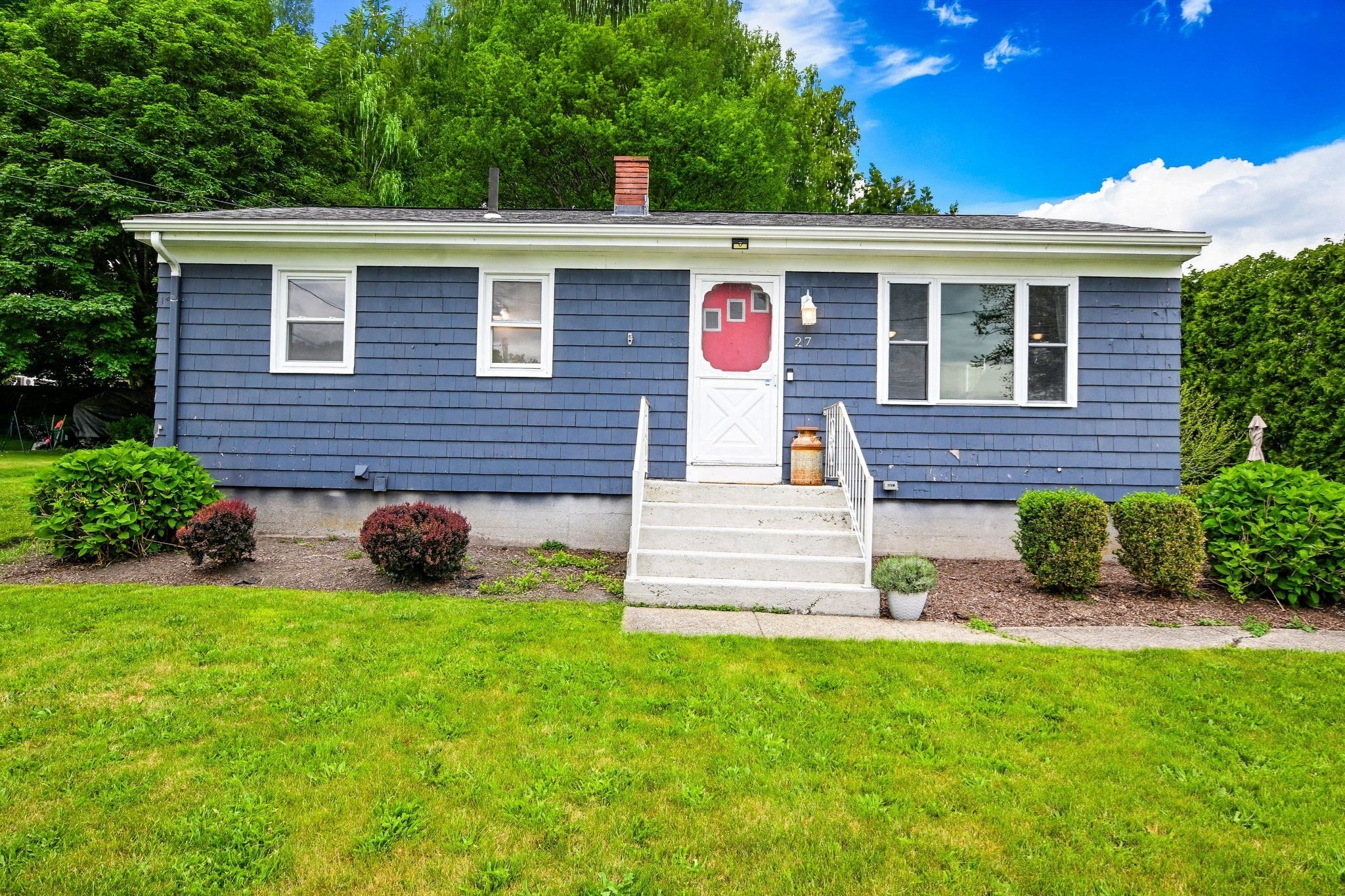 27 Alan Ave, Portsmouth, RI 02871