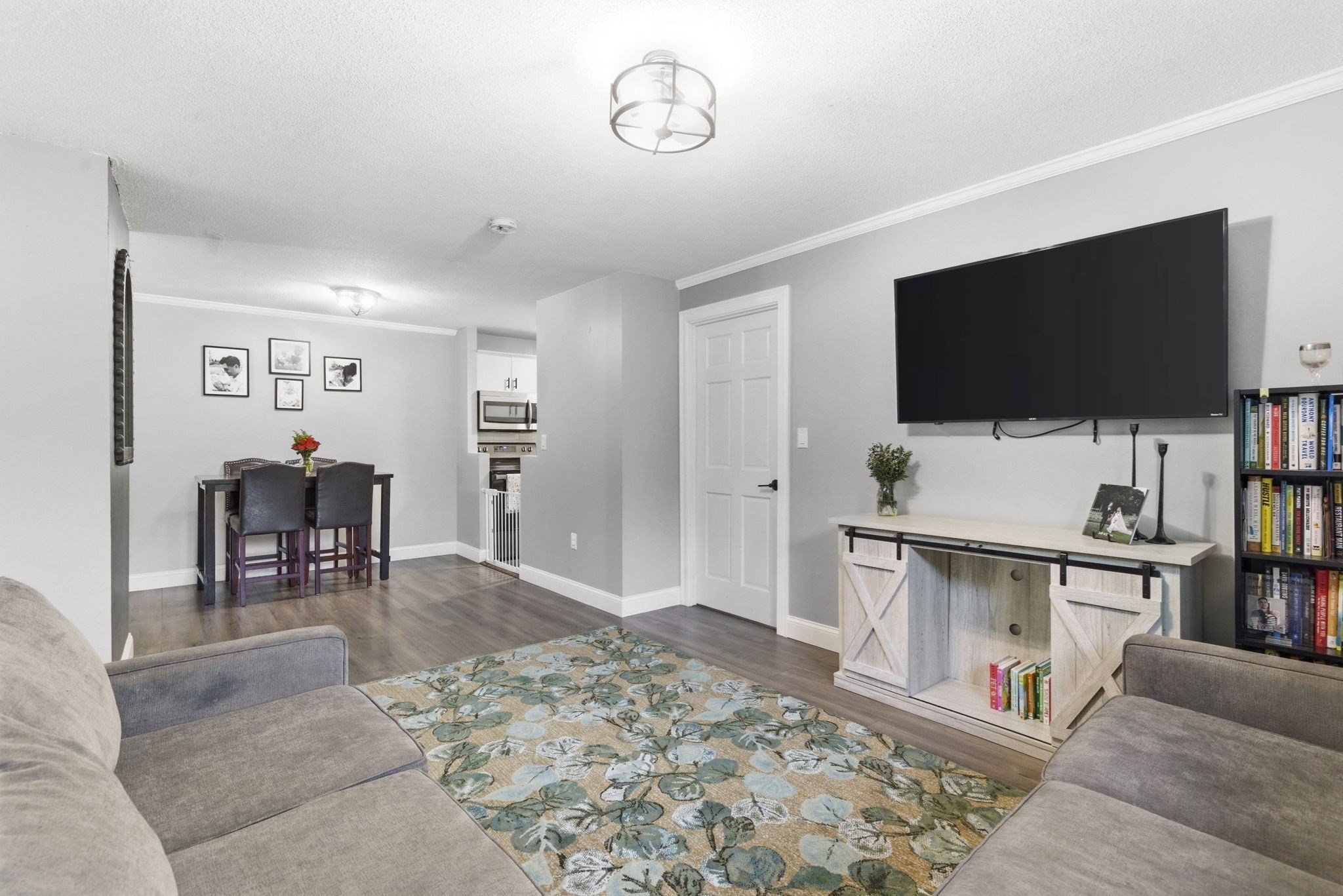 61 Wright St Unit 102, Stoneham, MA 02180