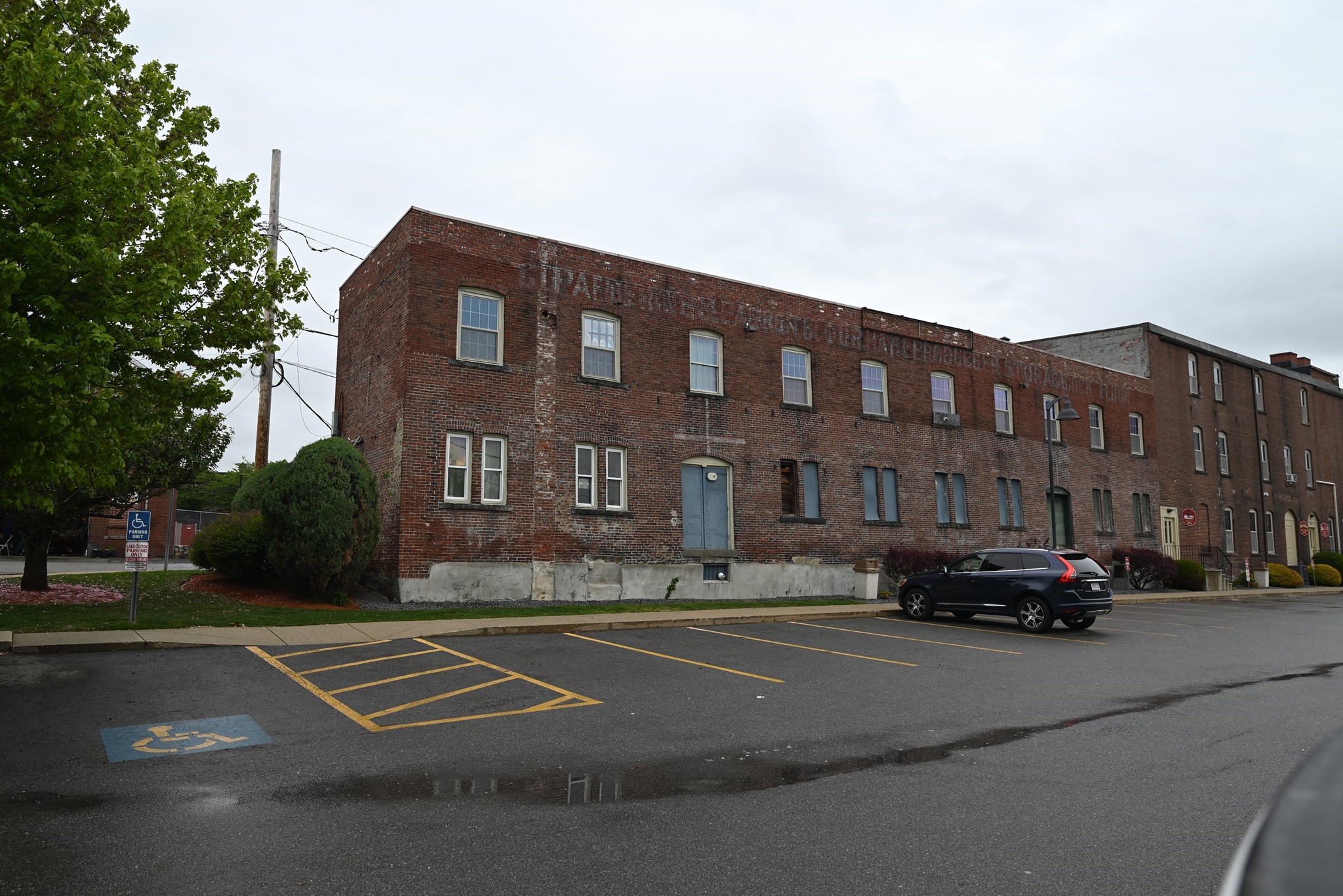 590 Dutton St, Lowell, MA 01854