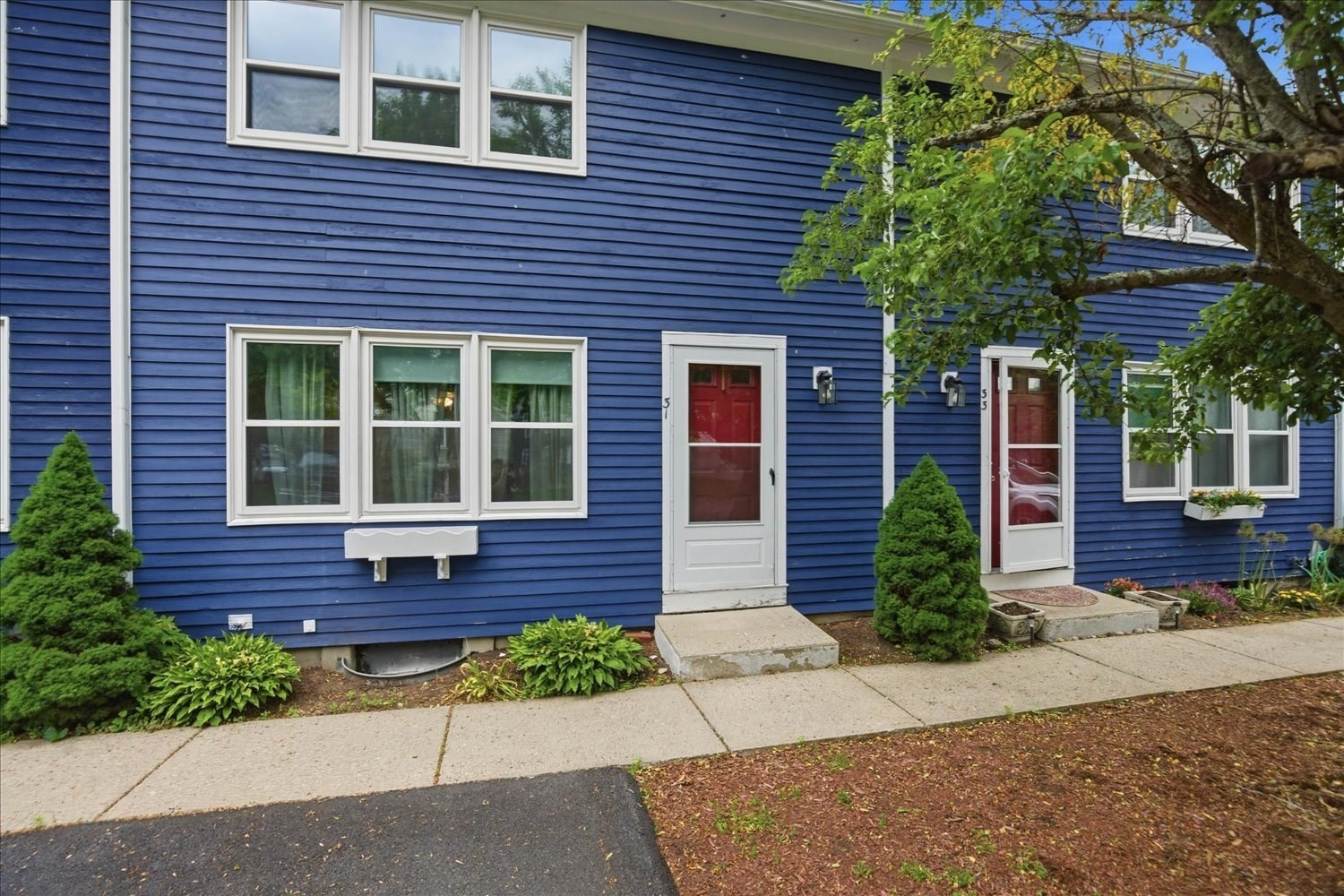 31 Dublin Ct Unit 2, Amesbury, MA 01913