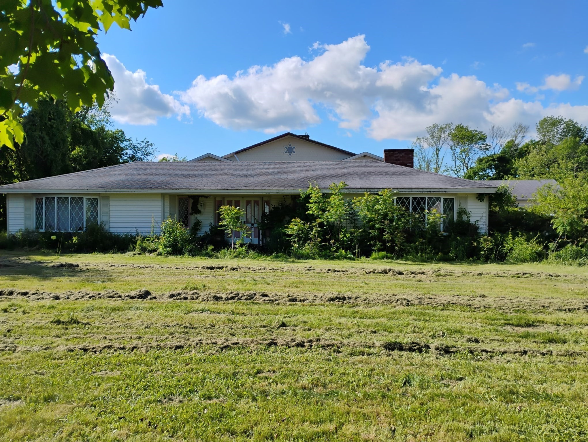 186 Eight Lots Road, Sutton, MA 01590