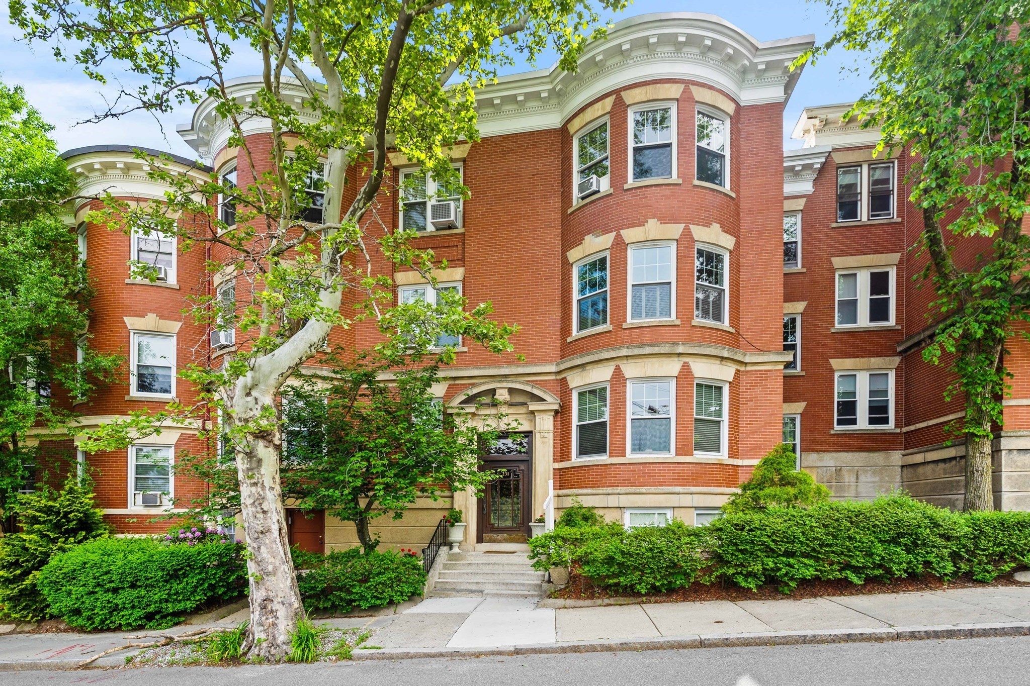 231 Rawson Rd Unit 4, Brookline, MA 02445