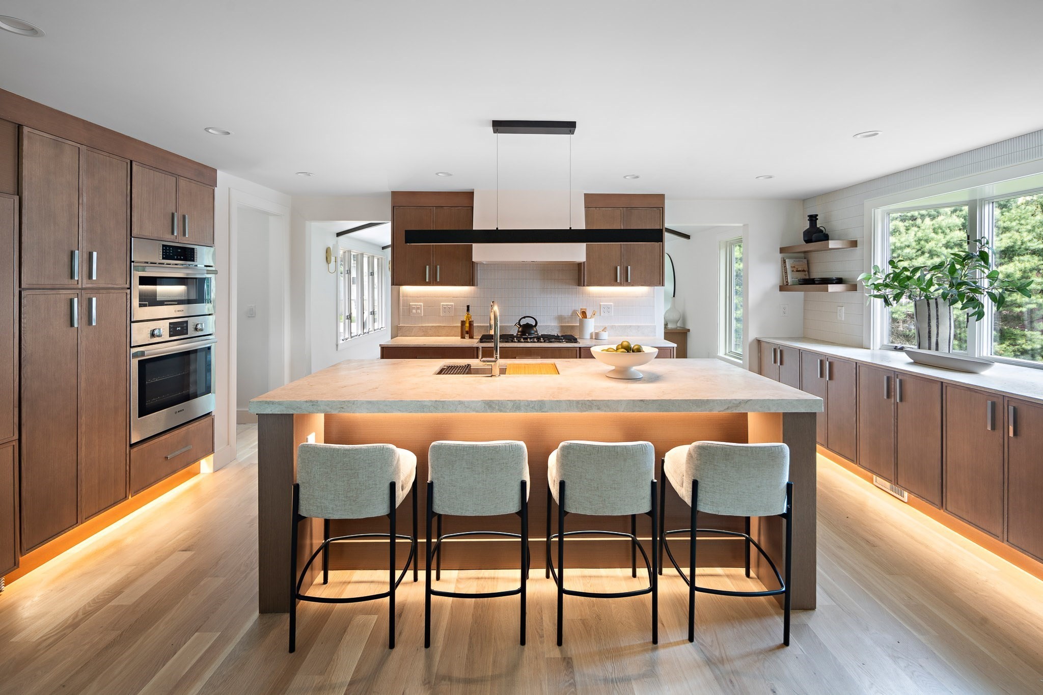 10 Meredith Circle, Needham, MA 02492