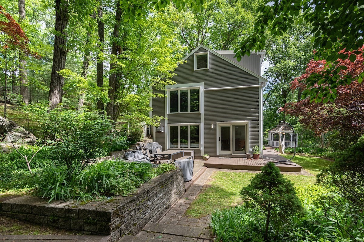 11 Juniper Ridge Rd, Lincoln, MA 01773