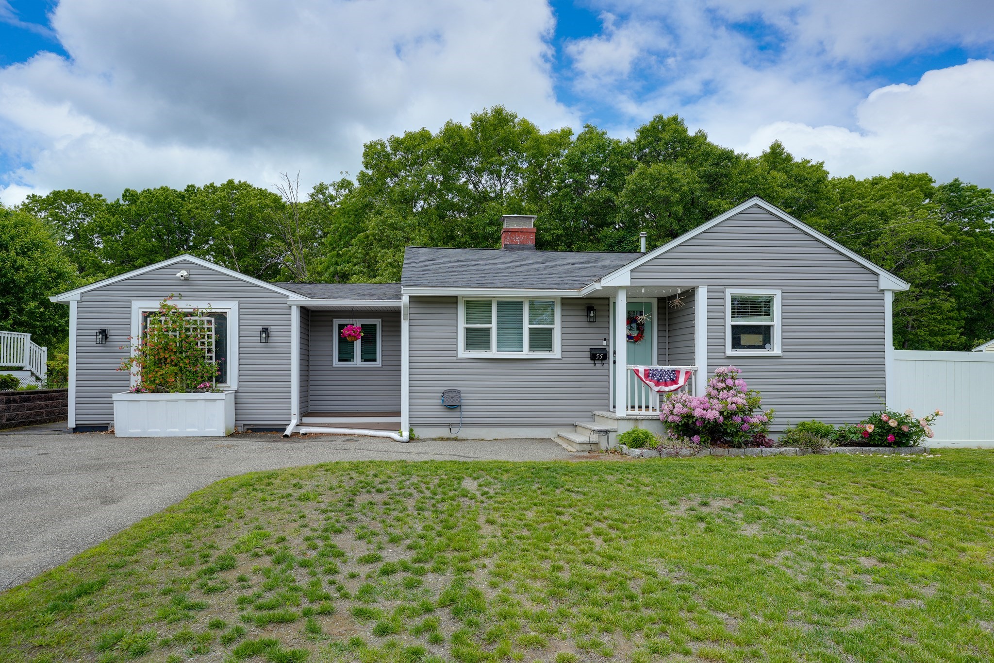 55 Rumford St, Lowell, MA 01852
