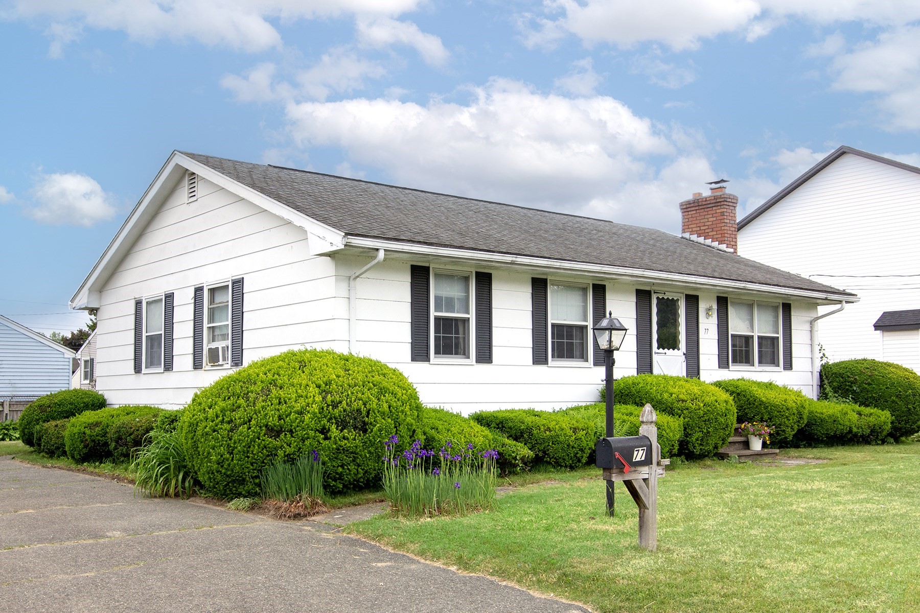 77 Granville Ave, Chicopee, MA 01013