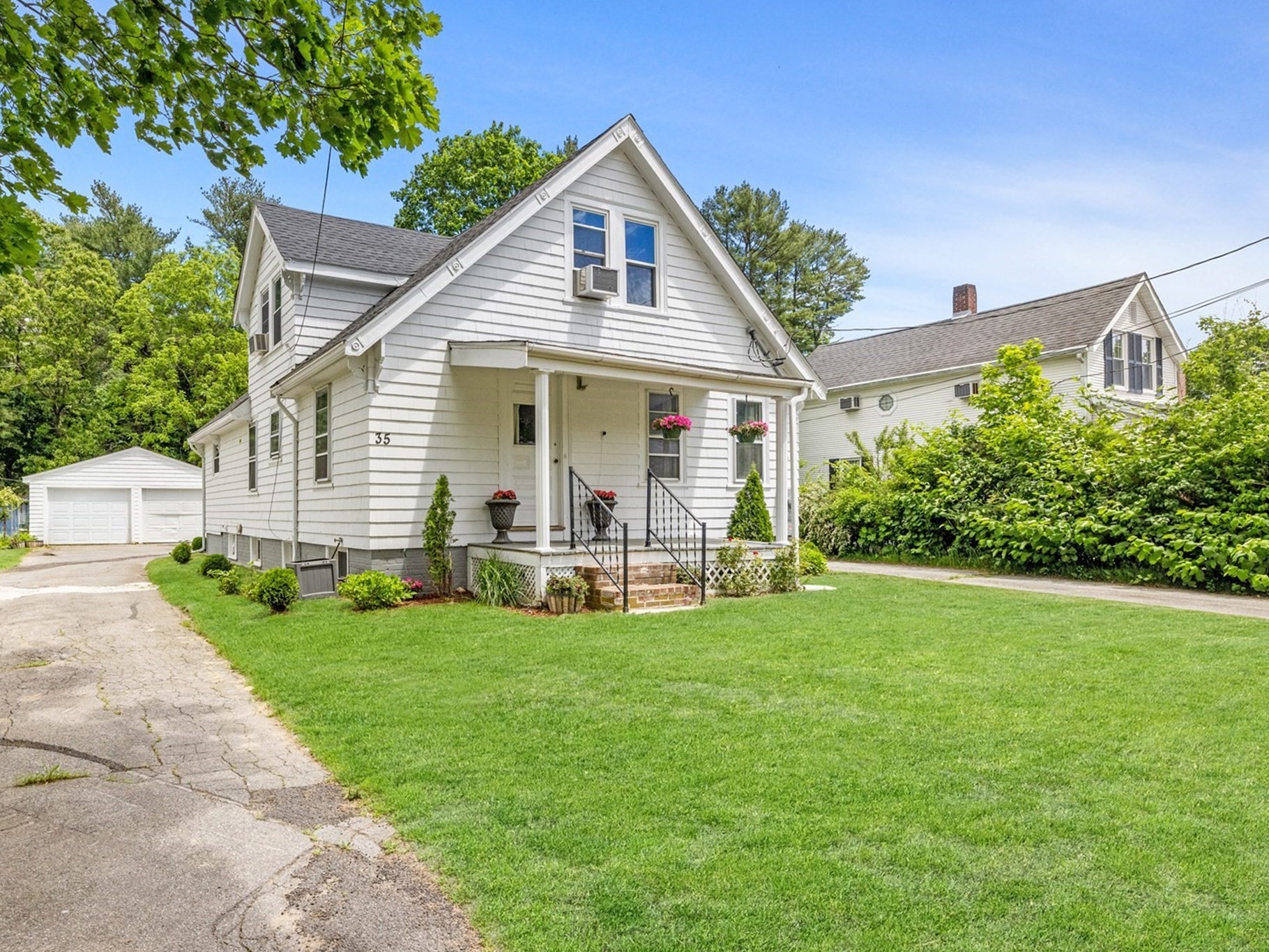 35 Worcester St, Taunton, MA 02780