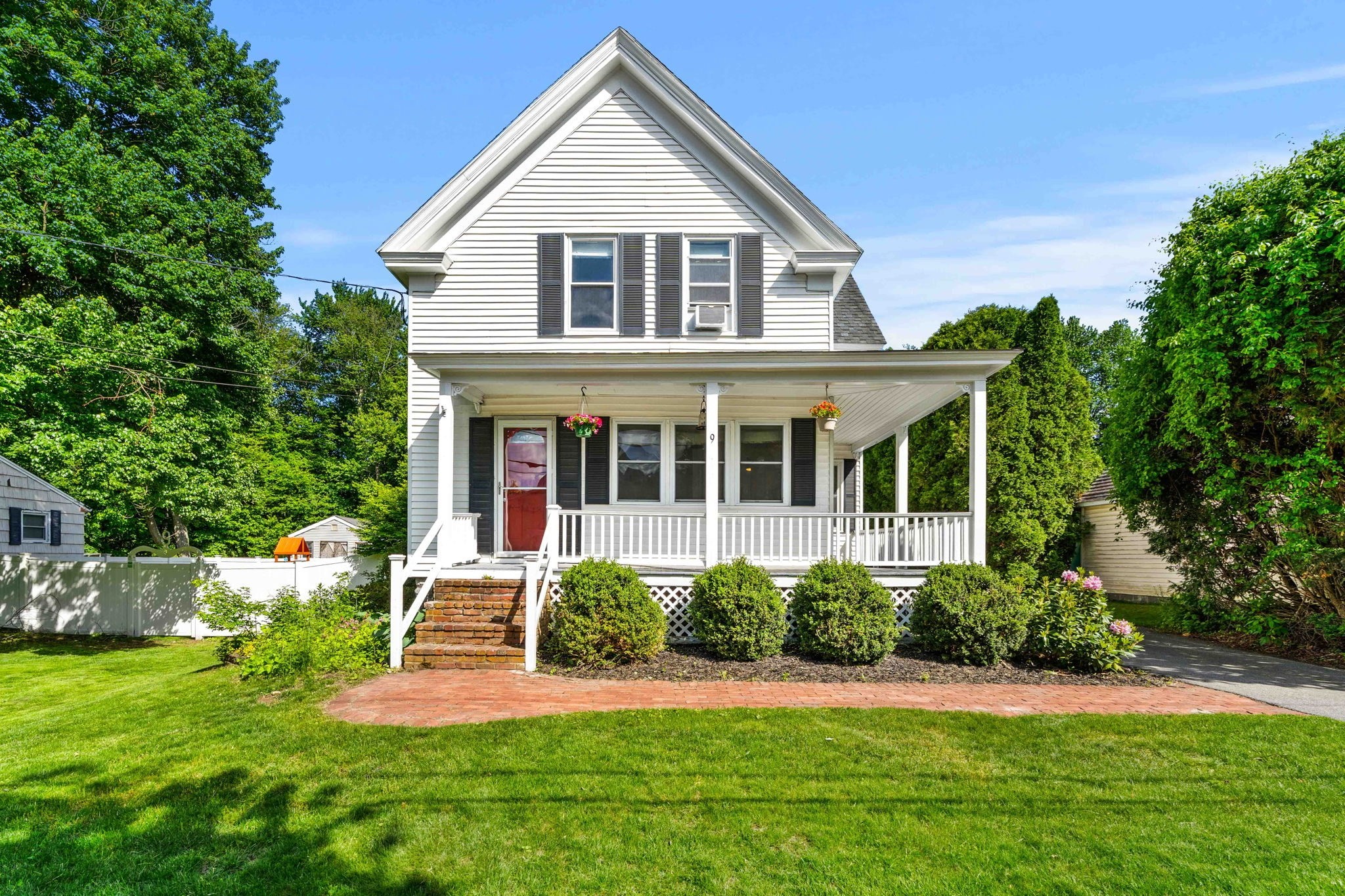 9 Giles St, Methuen, MA 01844