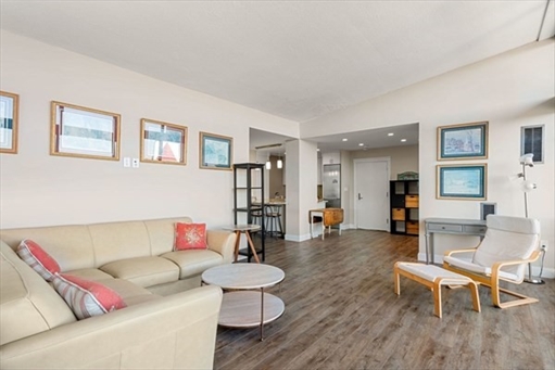 566 Commonwealth Ave, Apt PH2