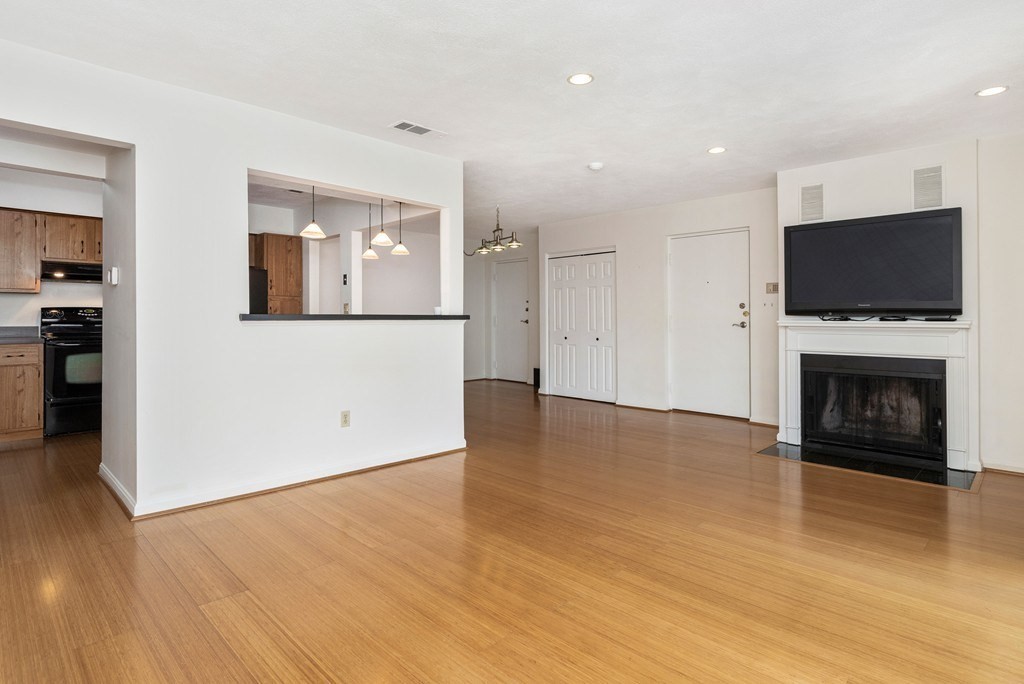 5 April Ln Unit 31, Lexington, MA 02421