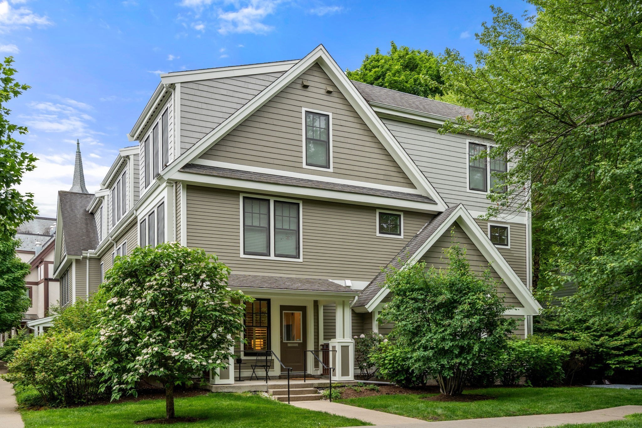 99 Crowninshield Rd Unit 99, Brookline, MA 02446
