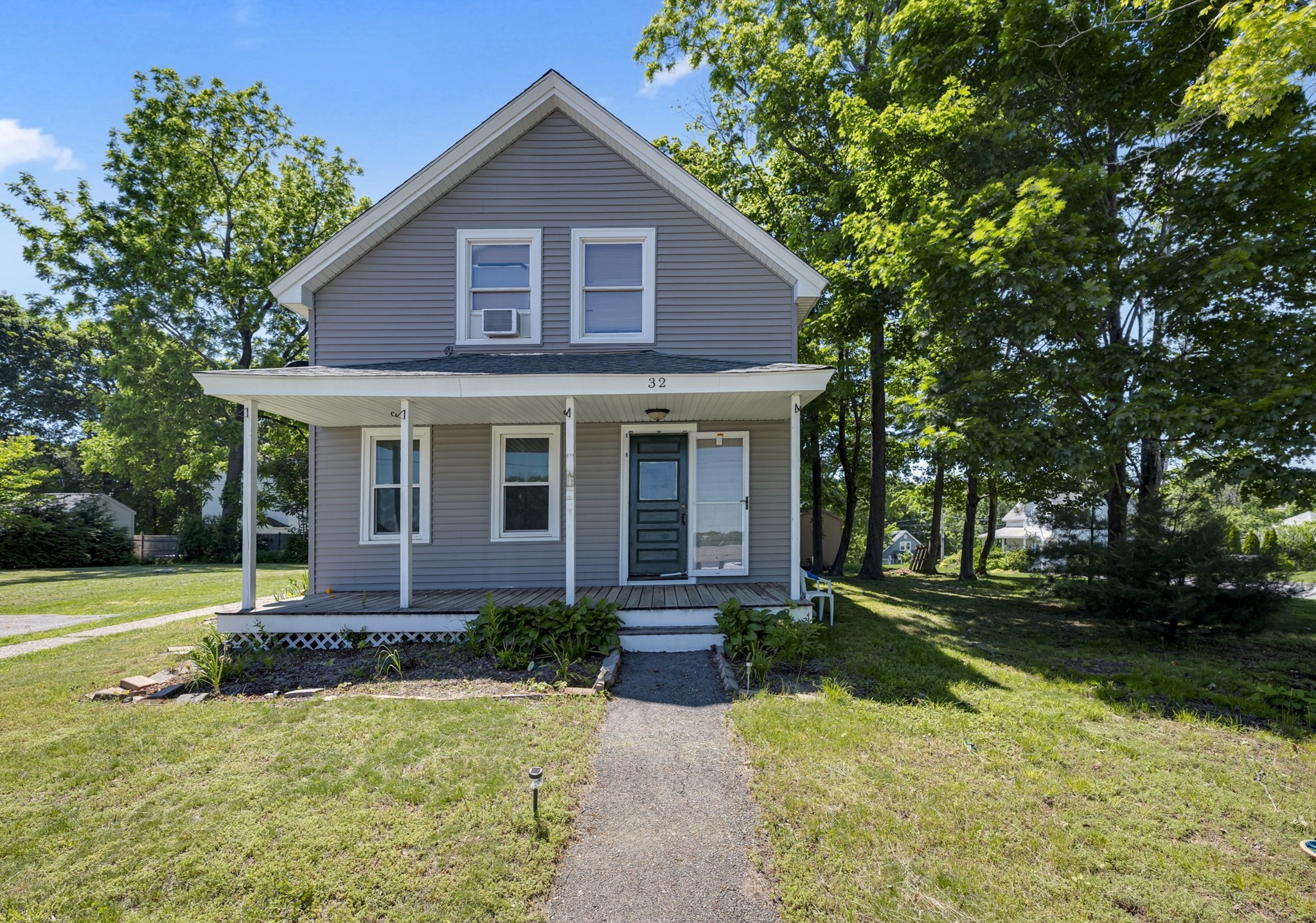 32 Middlesex Ave, Worcester, MA 01604