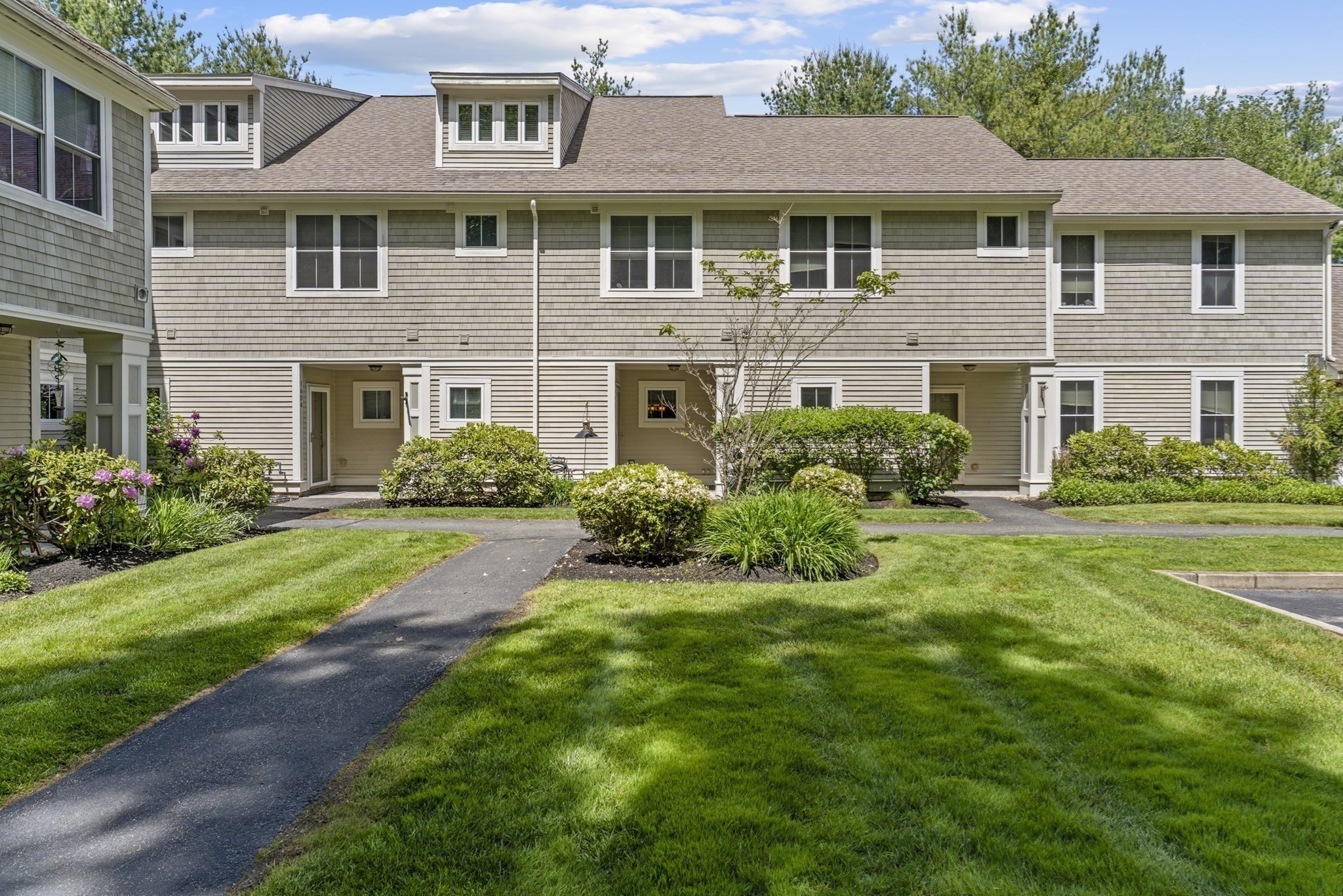 1605 Catalpa Dr Unit 1605, North Andover, MA 01845