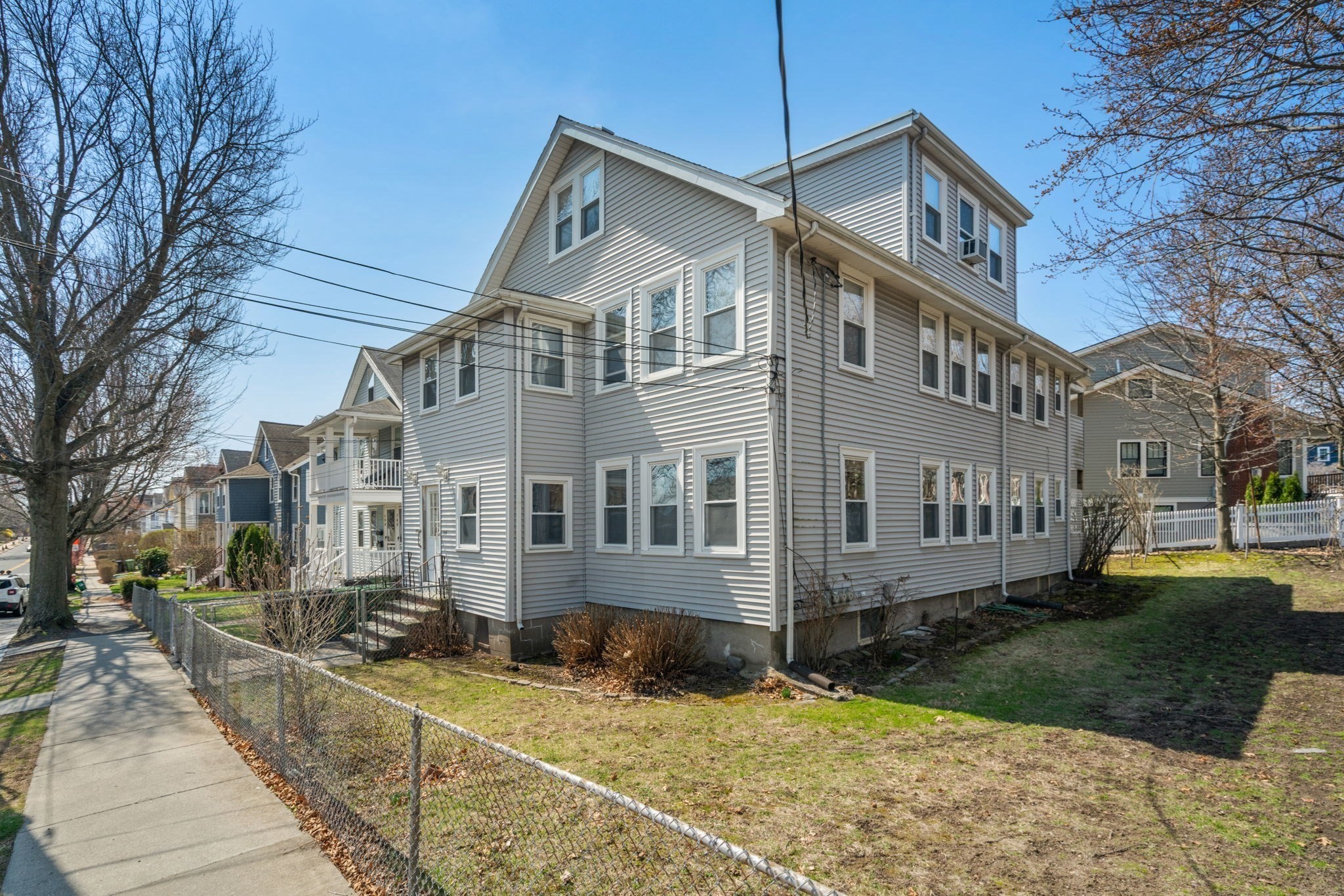 204 School St, Watertown, MA 02472