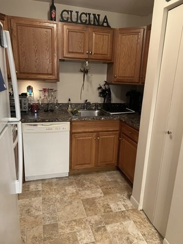 3 Thayer Pond Drive Unit 17, Oxford, MA 01537 - Image 5