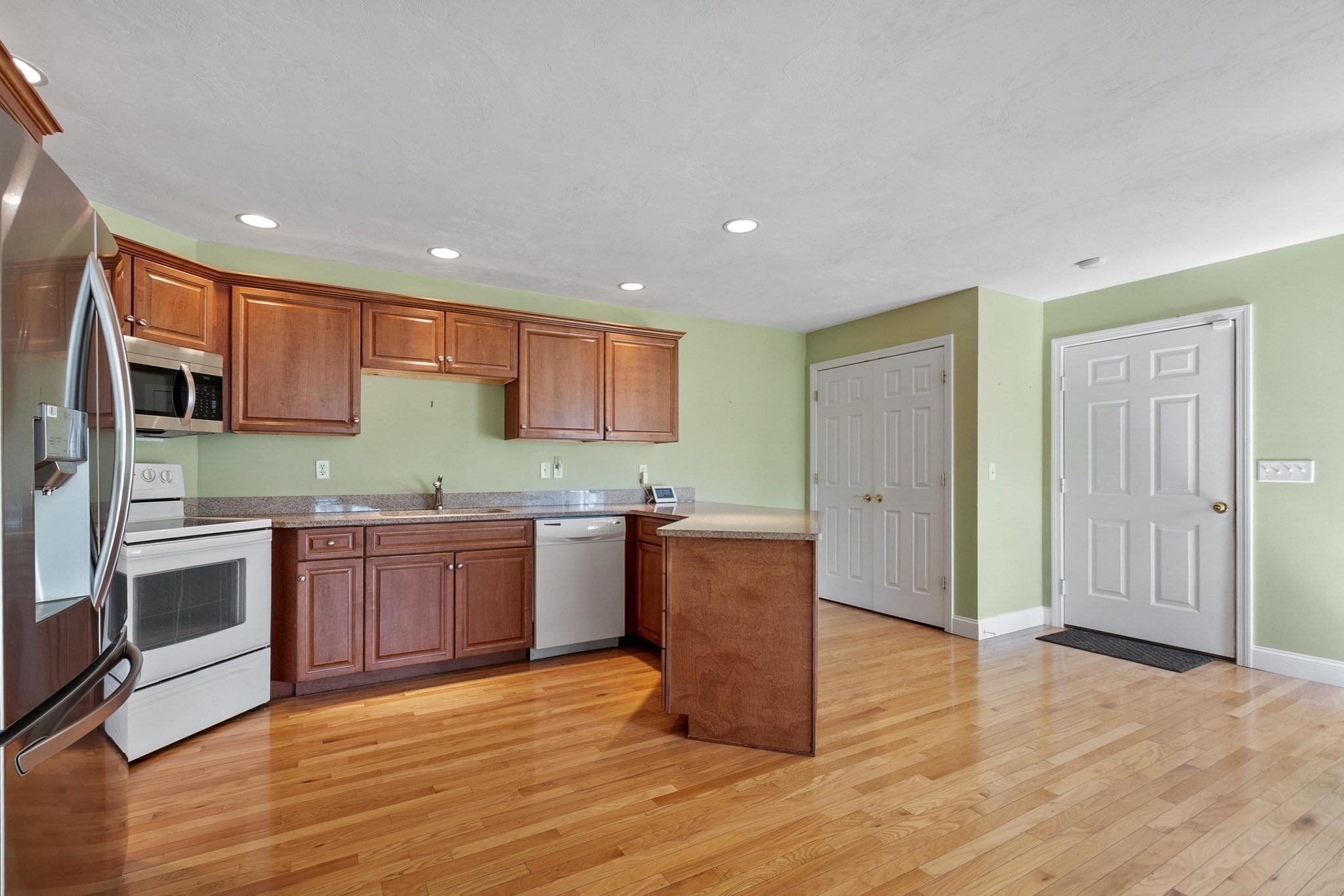 20 Victoria Dr Unit 20, Leicester, MA 01542 - Image 4
