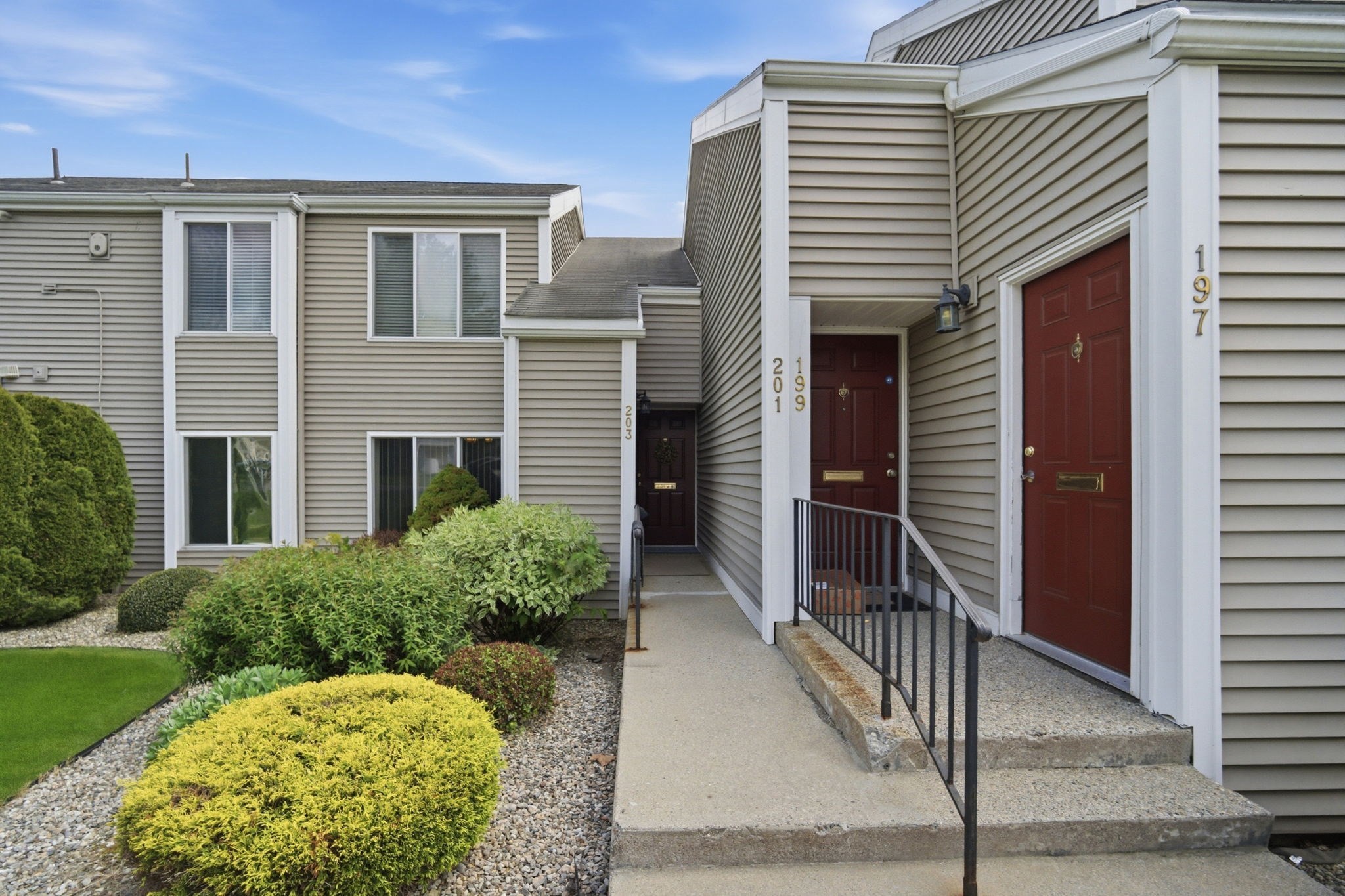 201 Nassau Dr Unit 201, Springfield, MA 01129