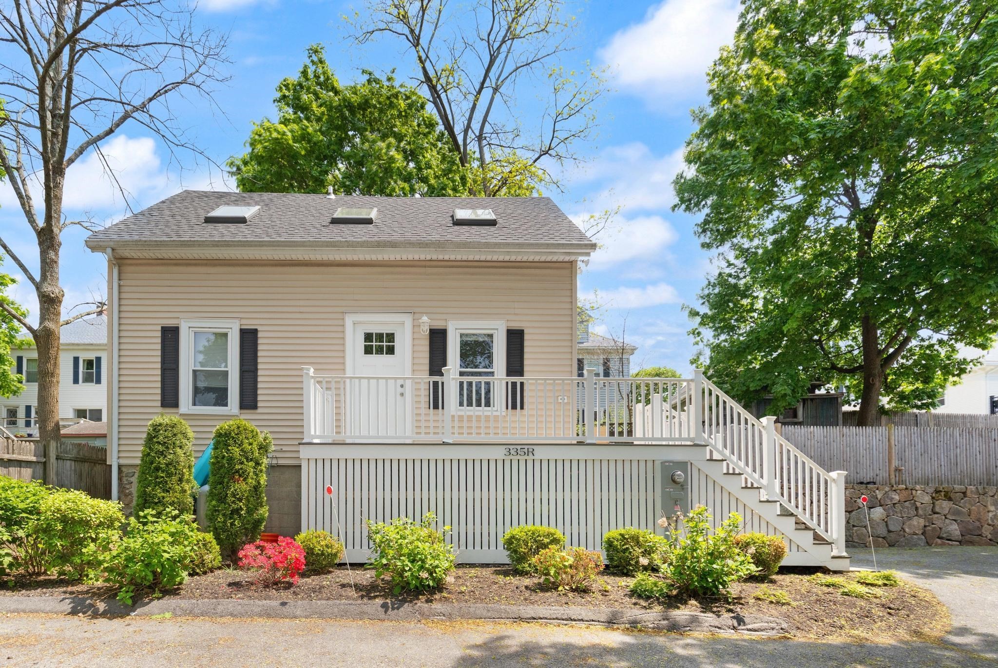 335 Cabot St, Beverly, MA 01915