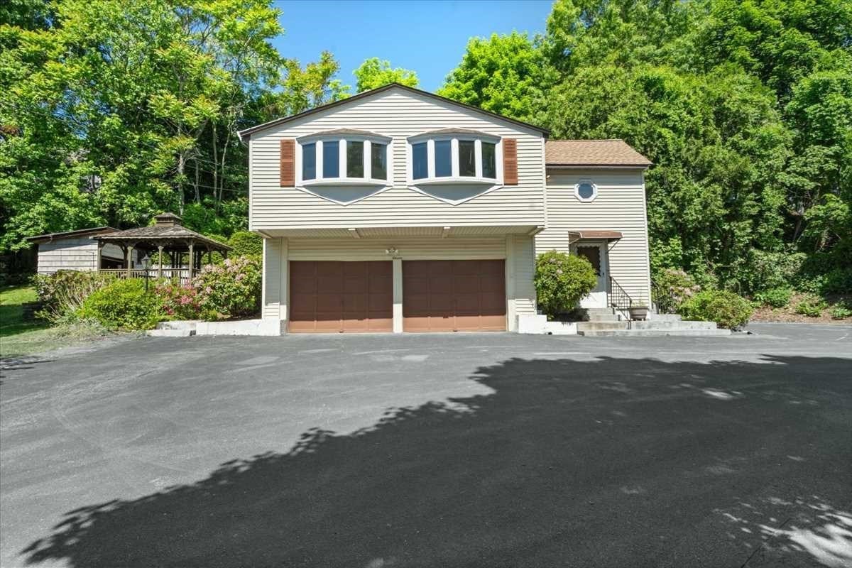 11 Pocono Rd., Worcester, MA 01605