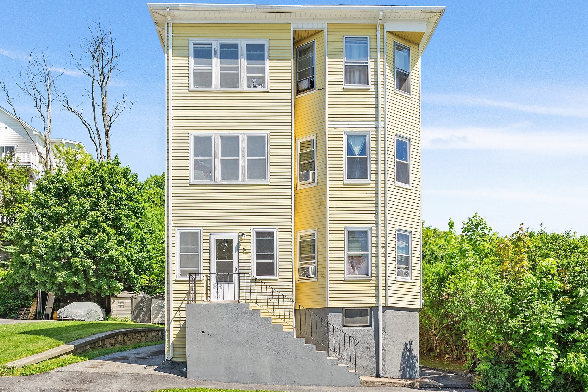 9 Caprera Rd, Worcester, MA 01604